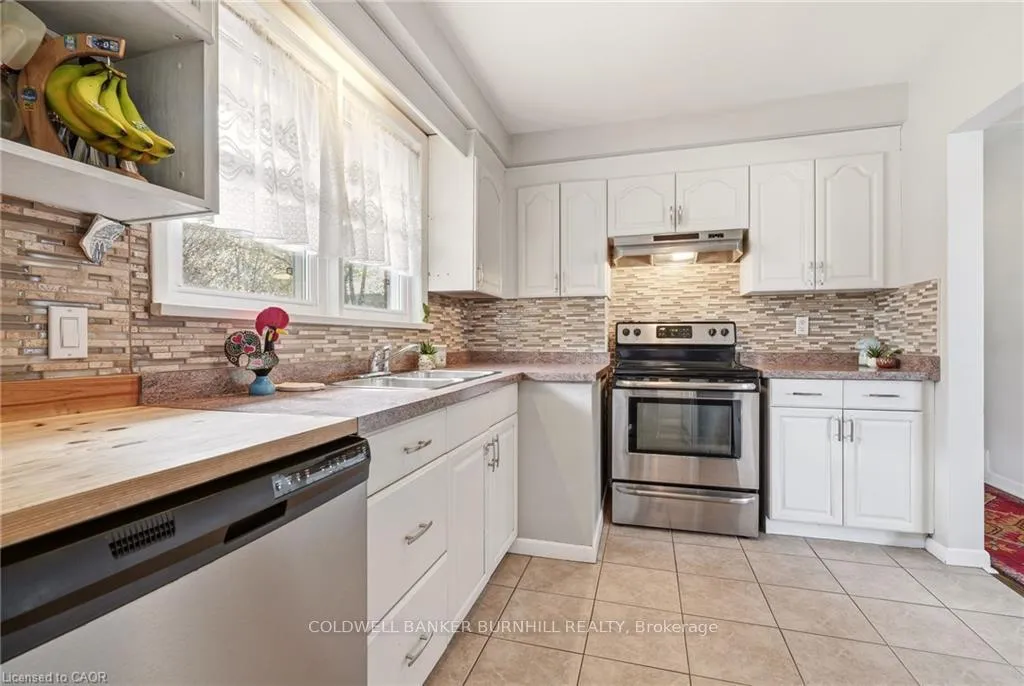 Photo 15 of 452 Third Line, Oakville, West — HOMEH
