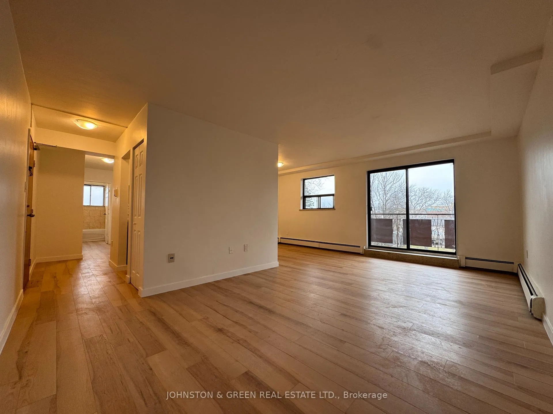 Photo 2 of Unit 308, 482 Mohawk Road E, Hamilton, Thorner — HOMEH