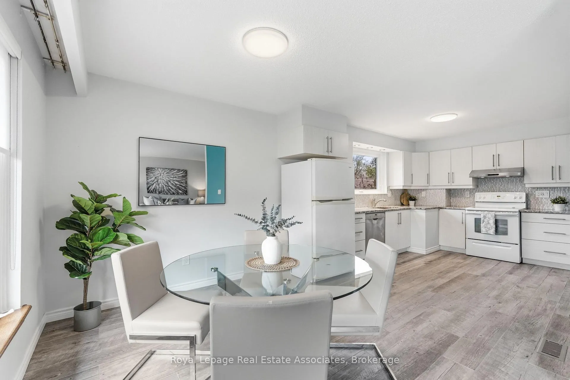 Photo 10 of 13 Ferndale Crescent, Brampton, Brampton East — HOMEH