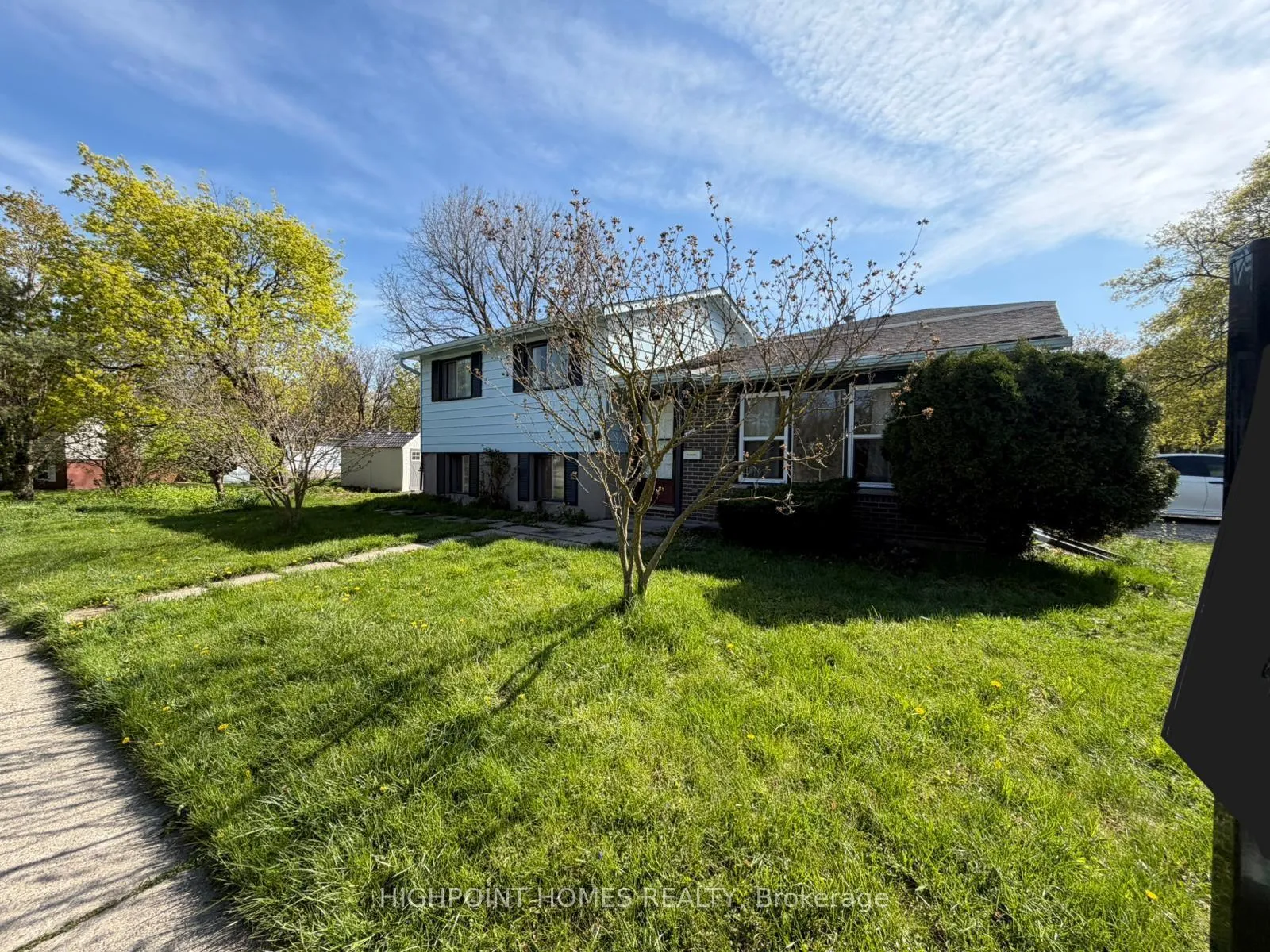 Photo 2 of 466 Midwood Crescent, Waterloo — HOMEH