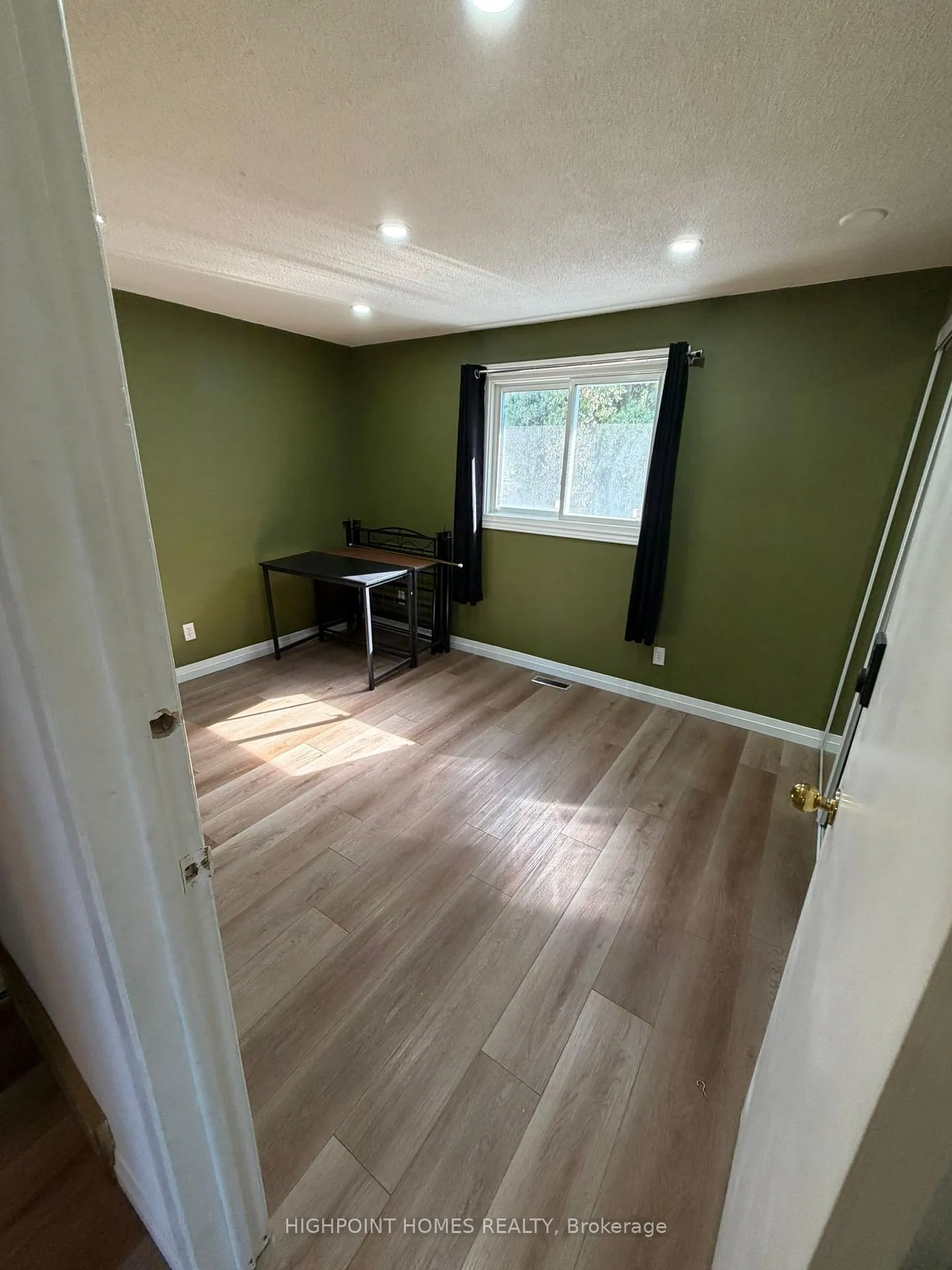 Photo 16 of 466 Midwood Crescent, Waterloo — HOMEH