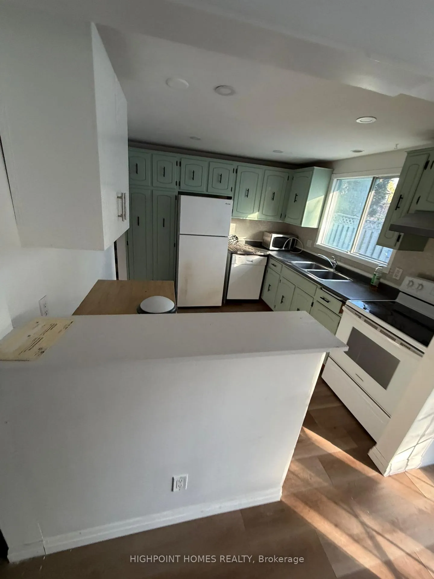 Photo 34 of 466 Midwood Crescent, Waterloo — HOMEH