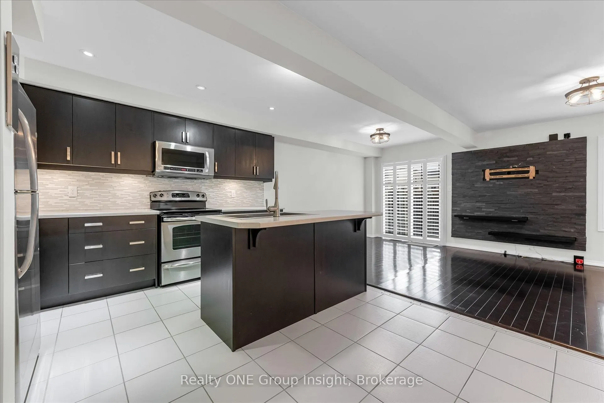 Photo 6 of 183 Penny Lane, Hamilton, Stoney Creek Mountain — HOMEH