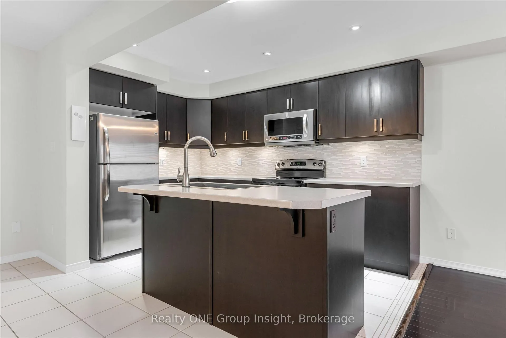 Photo 7 of 183 Penny Lane, Hamilton, Stoney Creek Mountain — HOMEH
