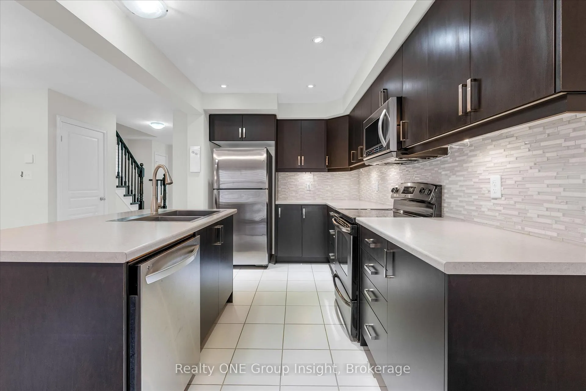Photo 8 of 183 Penny Lane, Hamilton, Stoney Creek Mountain — HOMEH