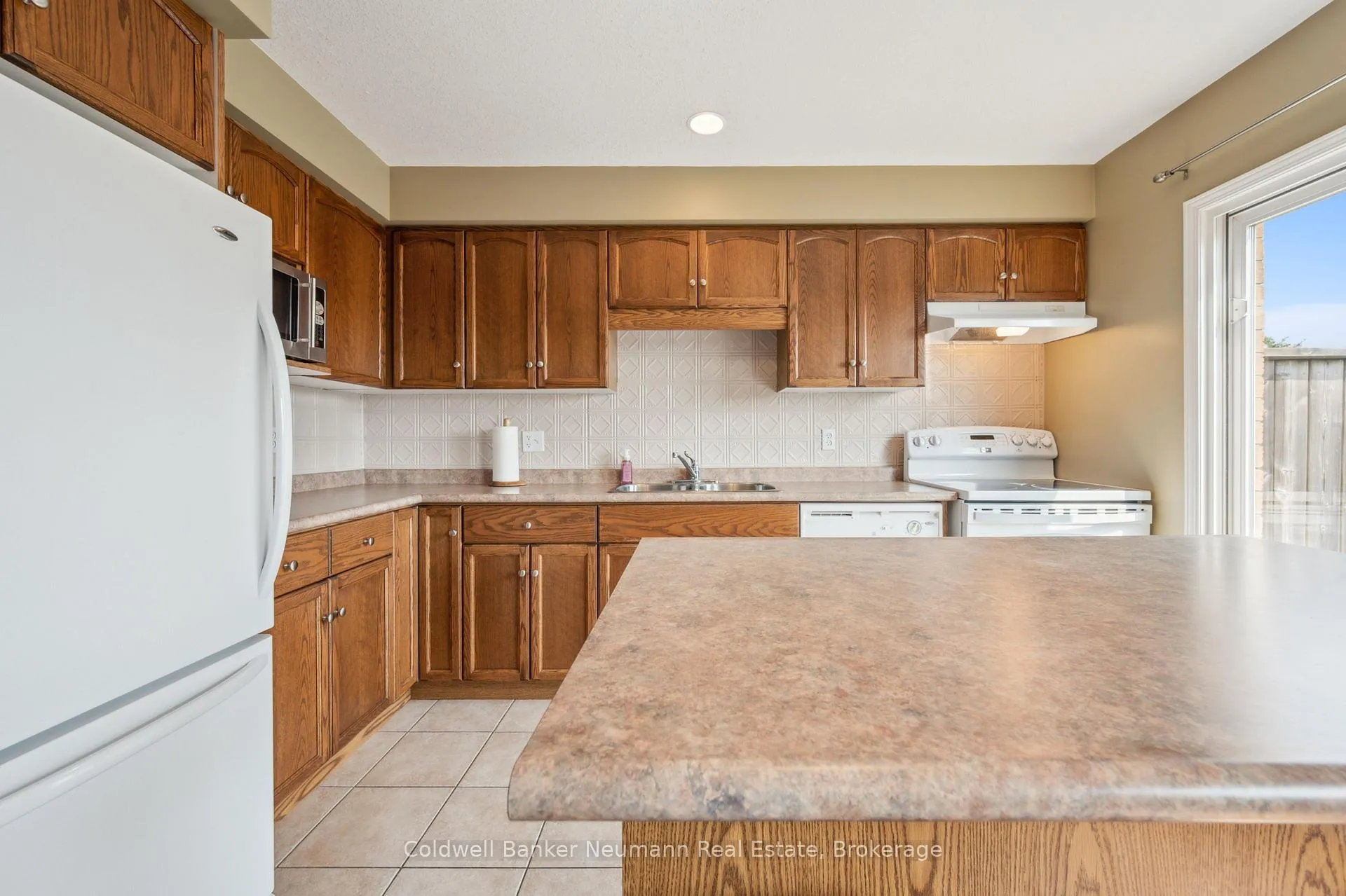 Photo 14 of 60 Hasler Crescent, Guelph, Pineridge/Westminster Woods — HOMEH