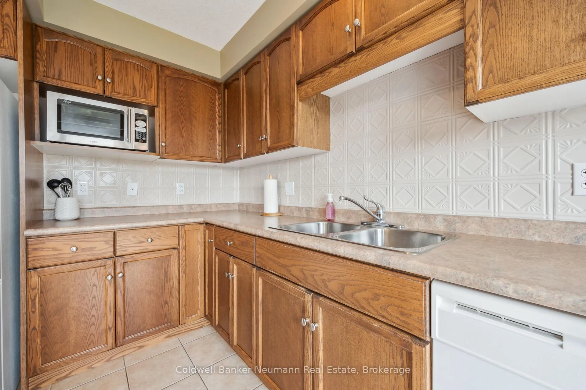 Photo 16 of 60 Hasler Crescent, Guelph, Pineridge/Westminster Woods — HOMEH