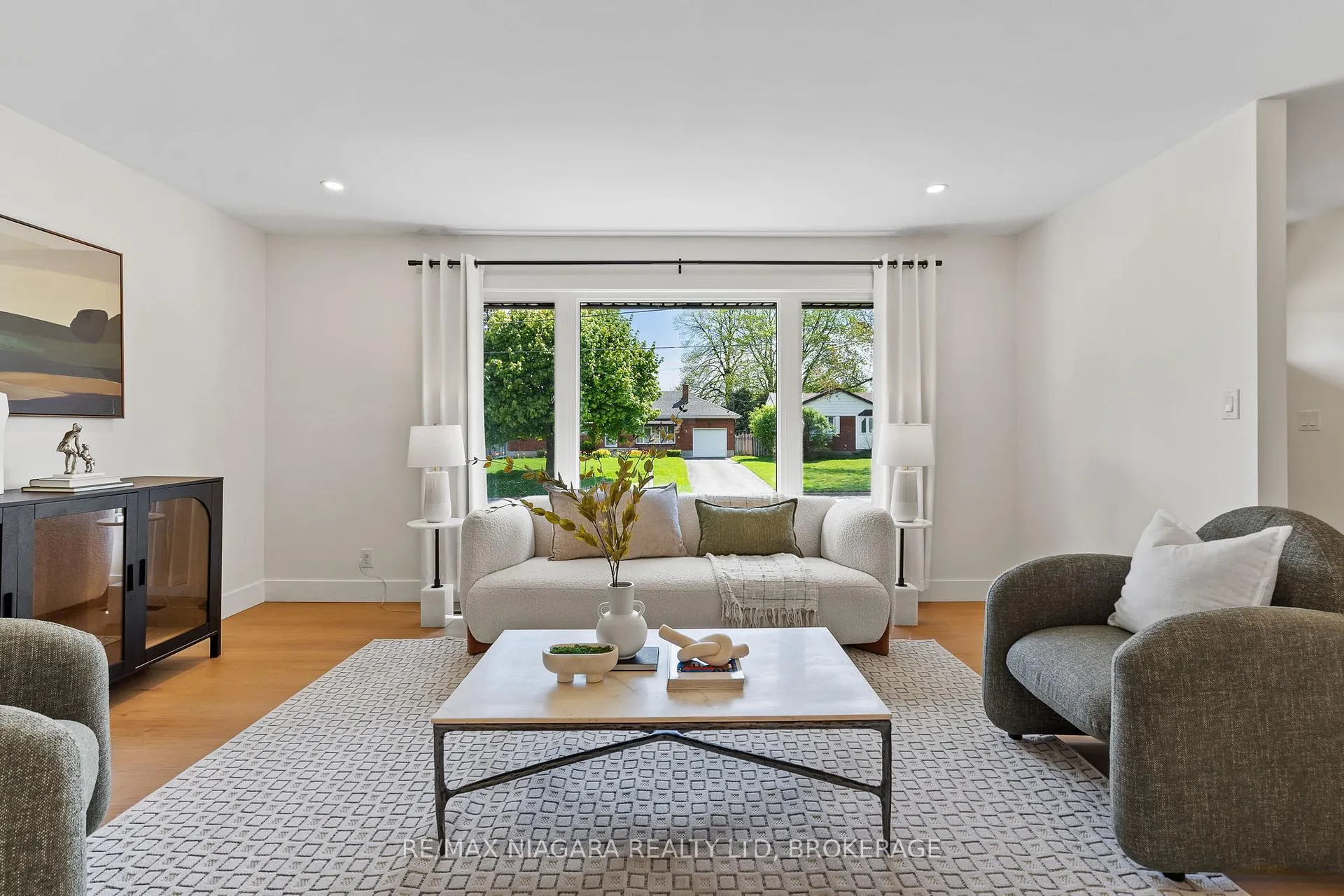 Photo 6 of 3555 Gainsborough Avenue, Niagara Falls, Stamford — HOMEH