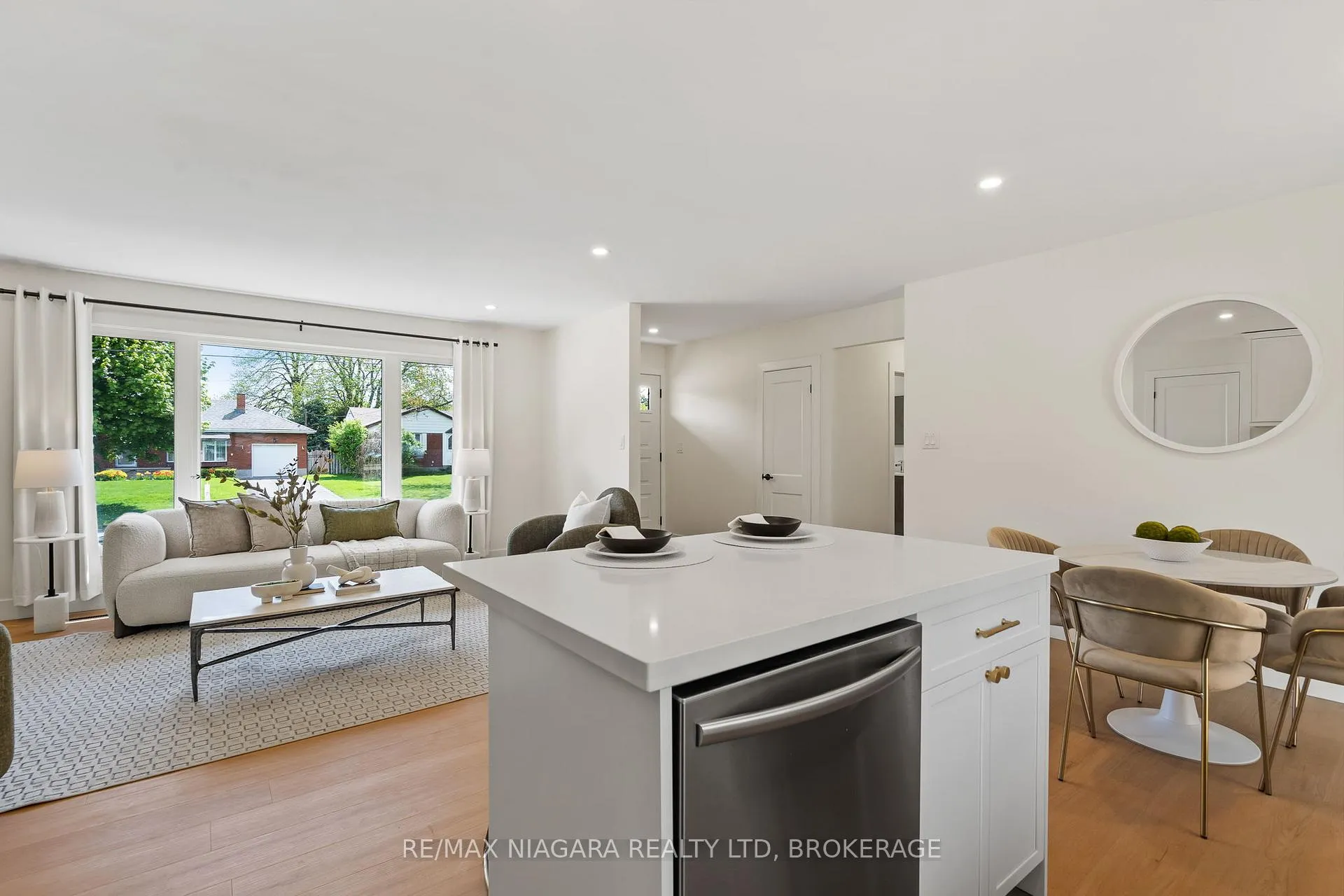 Photo 11 of 3555 Gainsborough Avenue, Niagara Falls, Stamford — HOMEH