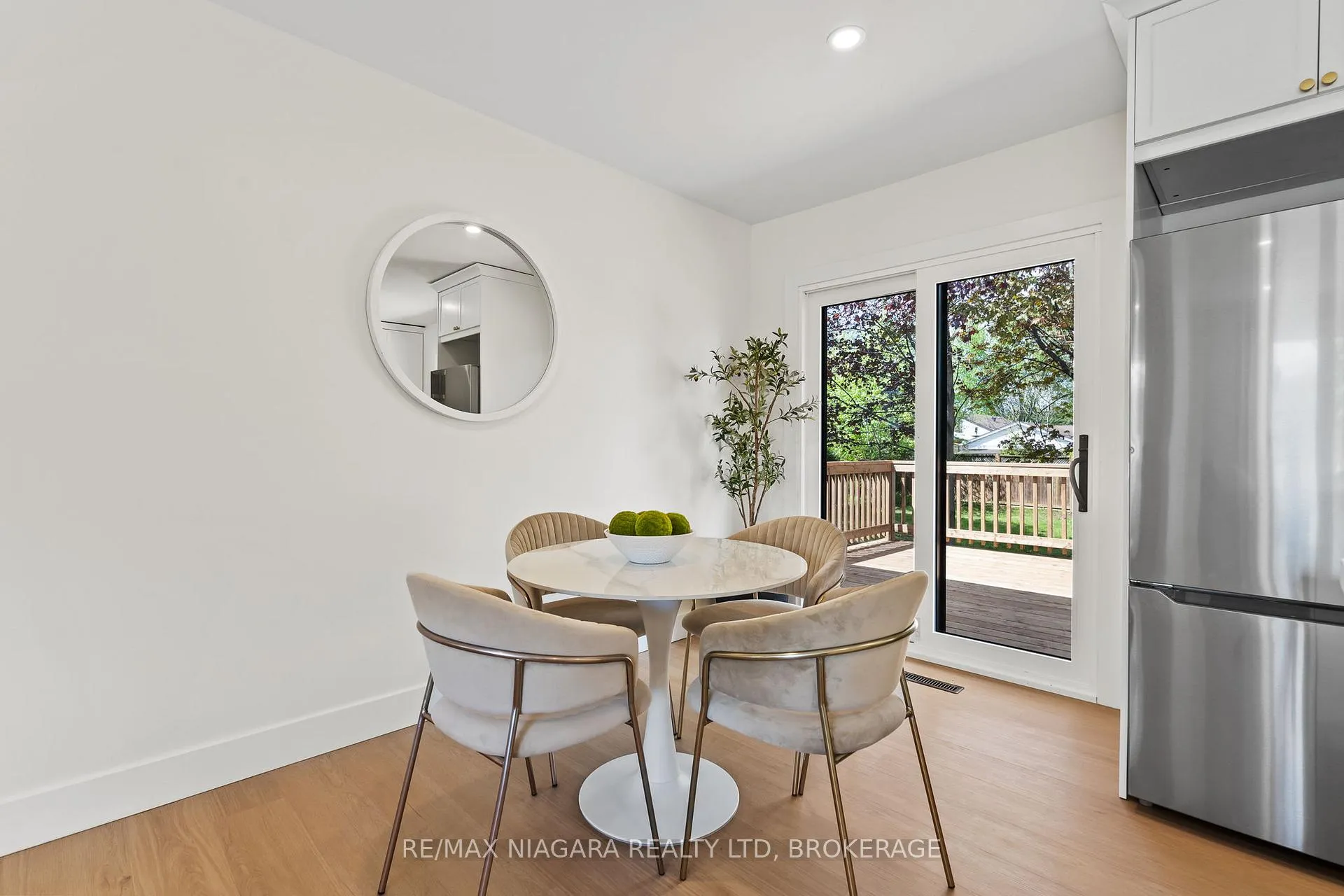 Photo 12 of 3555 Gainsborough Avenue, Niagara Falls, Stamford — HOMEH