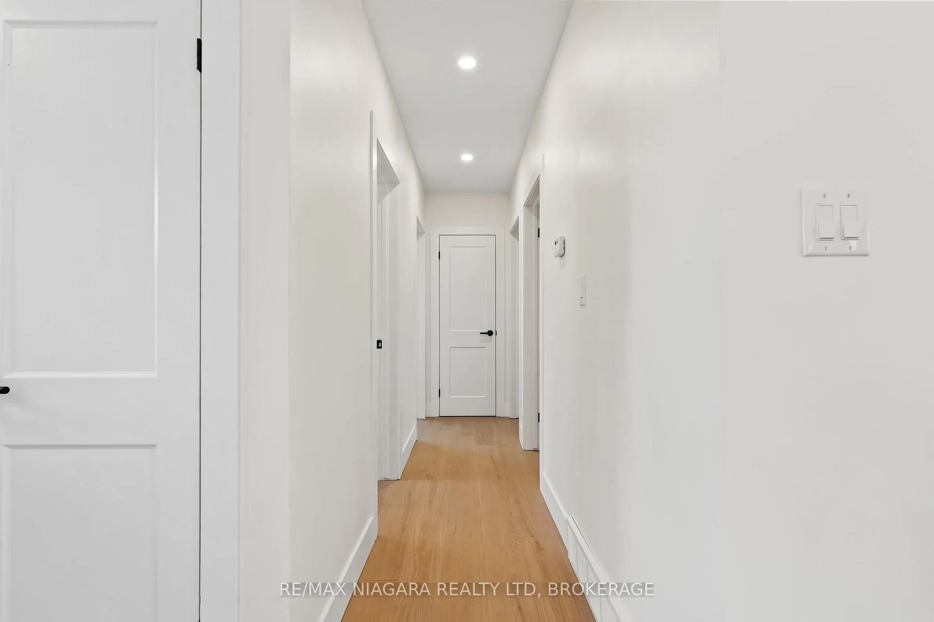 Photo 13 of 3555 Gainsborough Avenue, Niagara Falls, Stamford — HOMEH