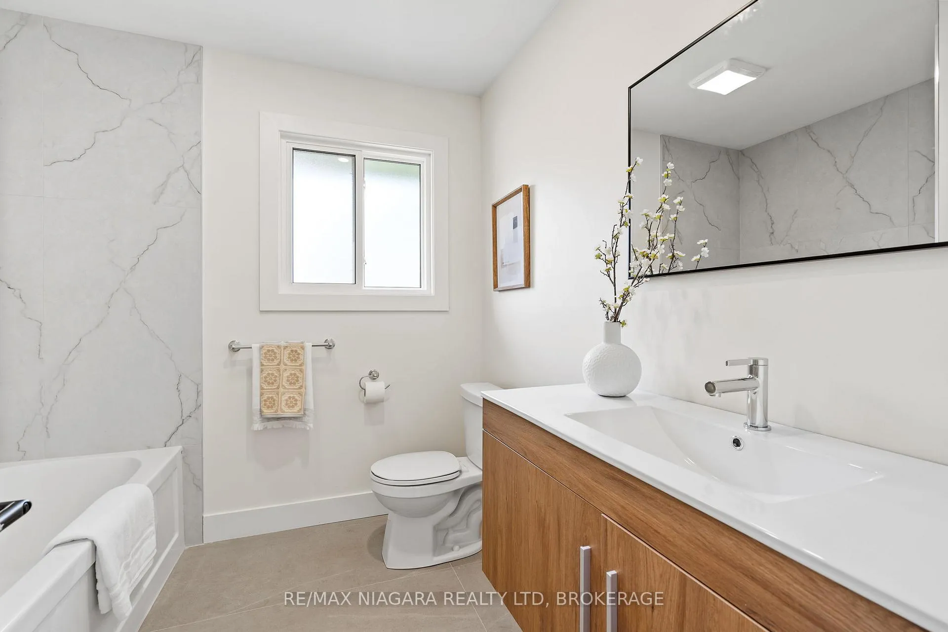 Photo 14 of 3555 Gainsborough Avenue, Niagara Falls, Stamford — HOMEH
