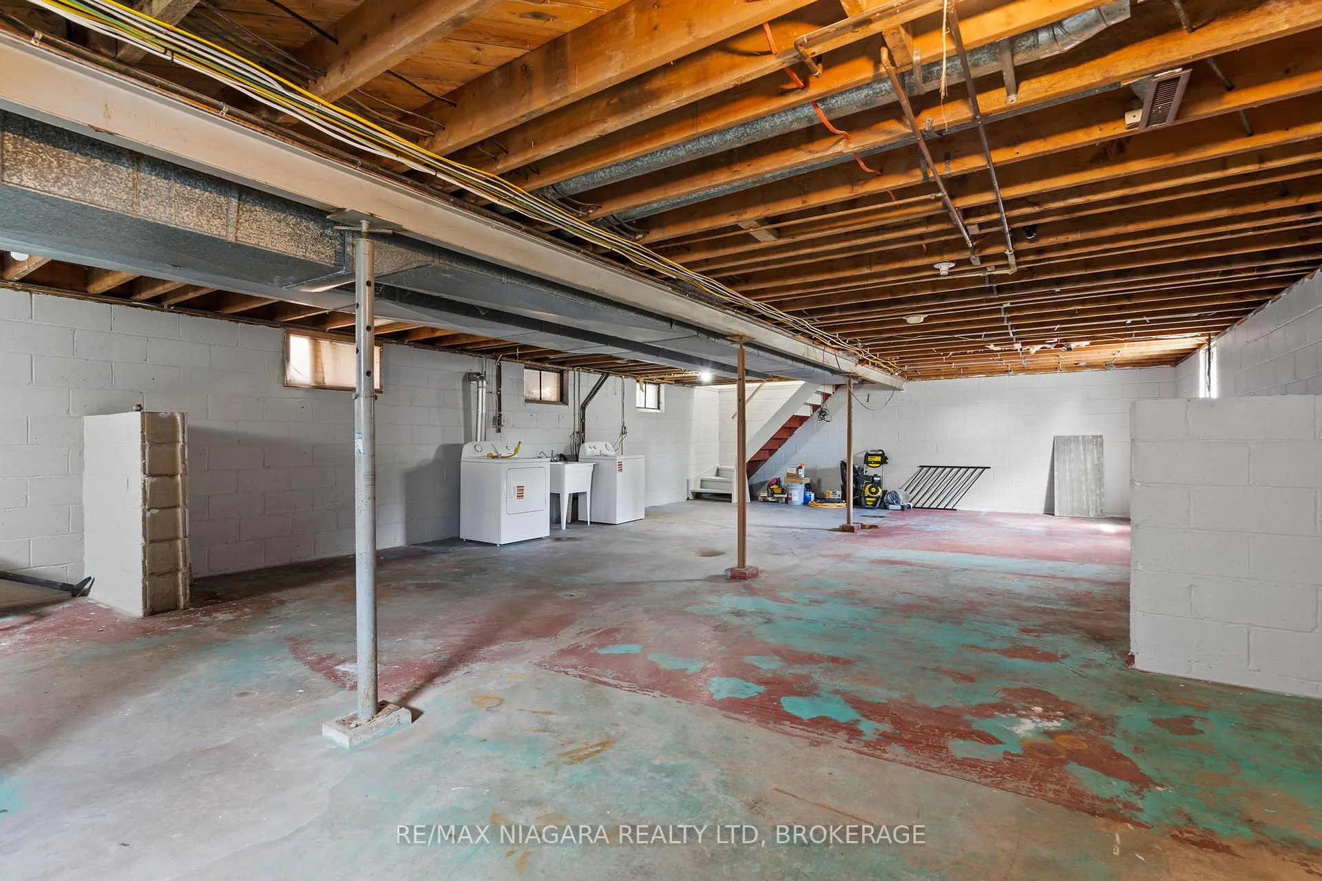 Photo 21 of 3555 Gainsborough Avenue, Niagara Falls, Stamford — HOMEH