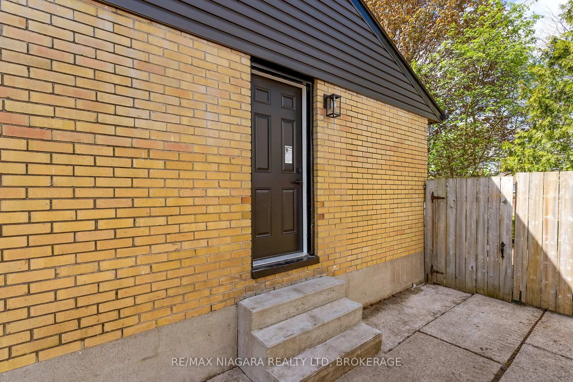 Photo 22 of 3555 Gainsborough Avenue, Niagara Falls, Stamford — HOMEH