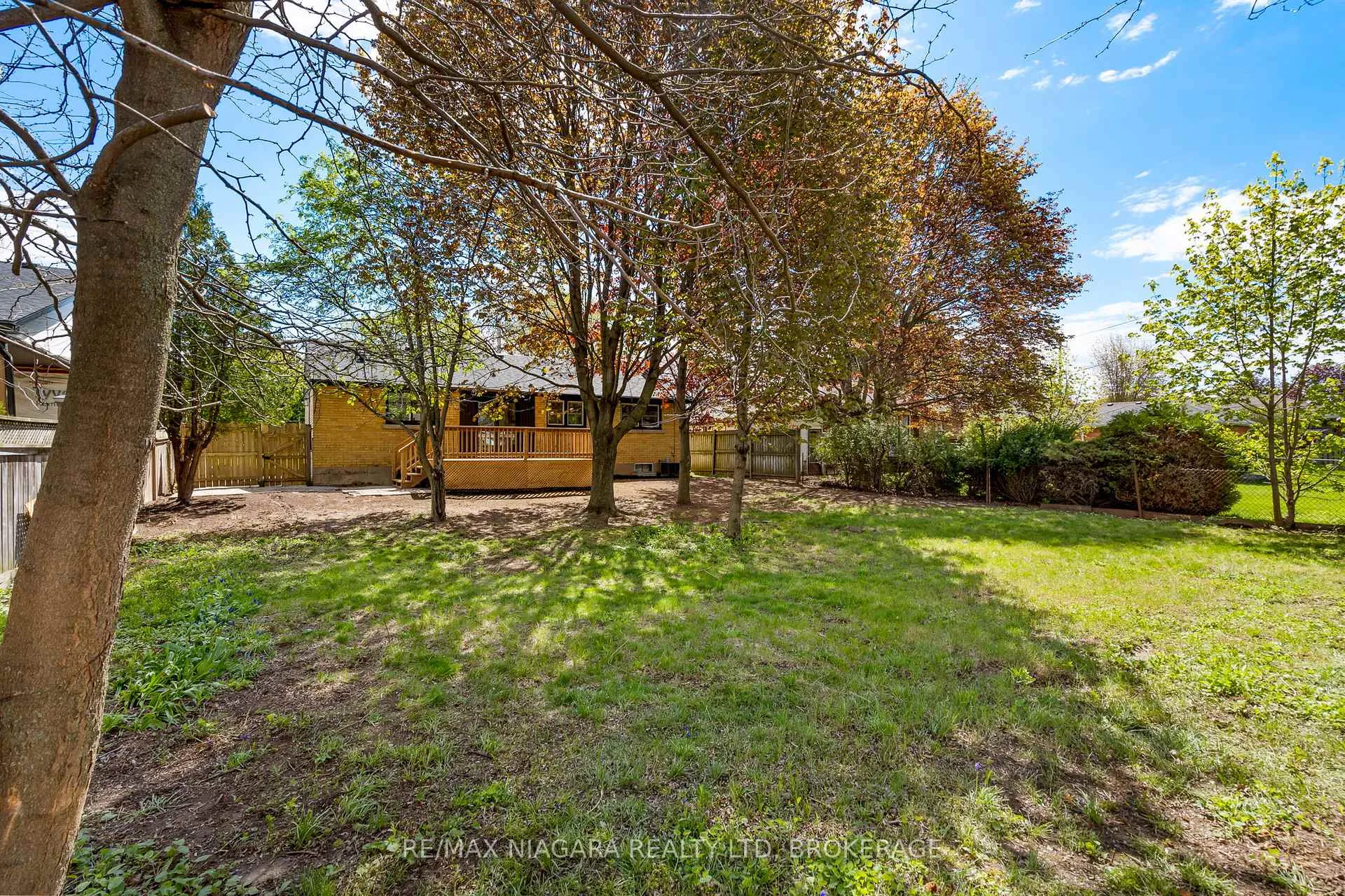 Photo 27 of 3555 Gainsborough Avenue, Niagara Falls, Stamford — HOMEH