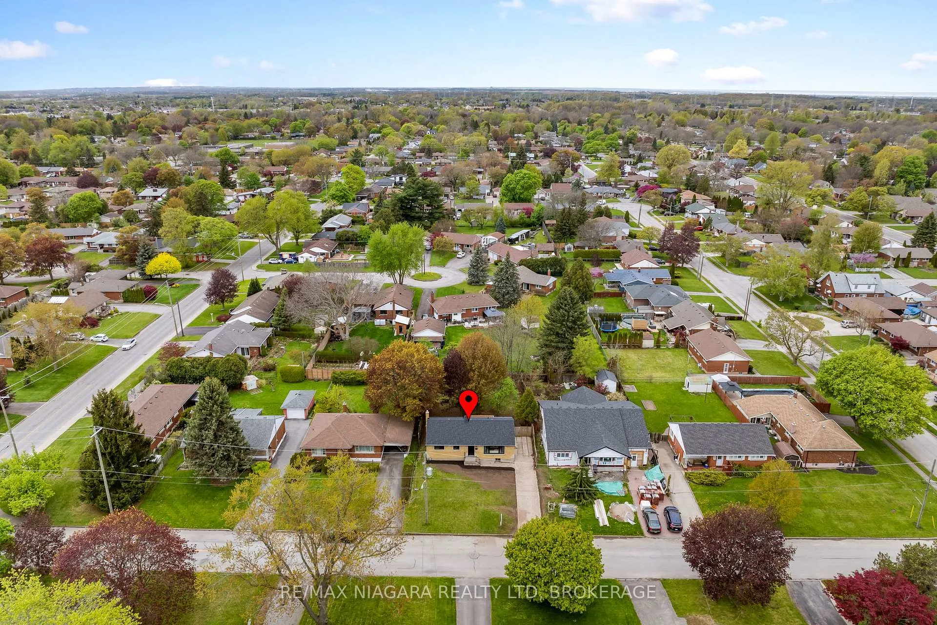 Photo 31 of 3555 Gainsborough Avenue, Niagara Falls, Stamford — HOMEH