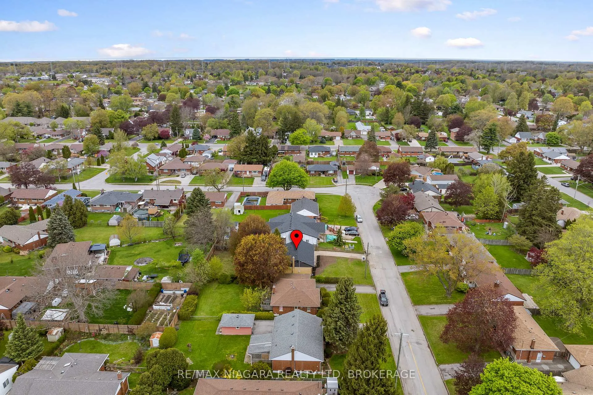 Photo 33 of 3555 Gainsborough Avenue, Niagara Falls, Stamford — HOMEH