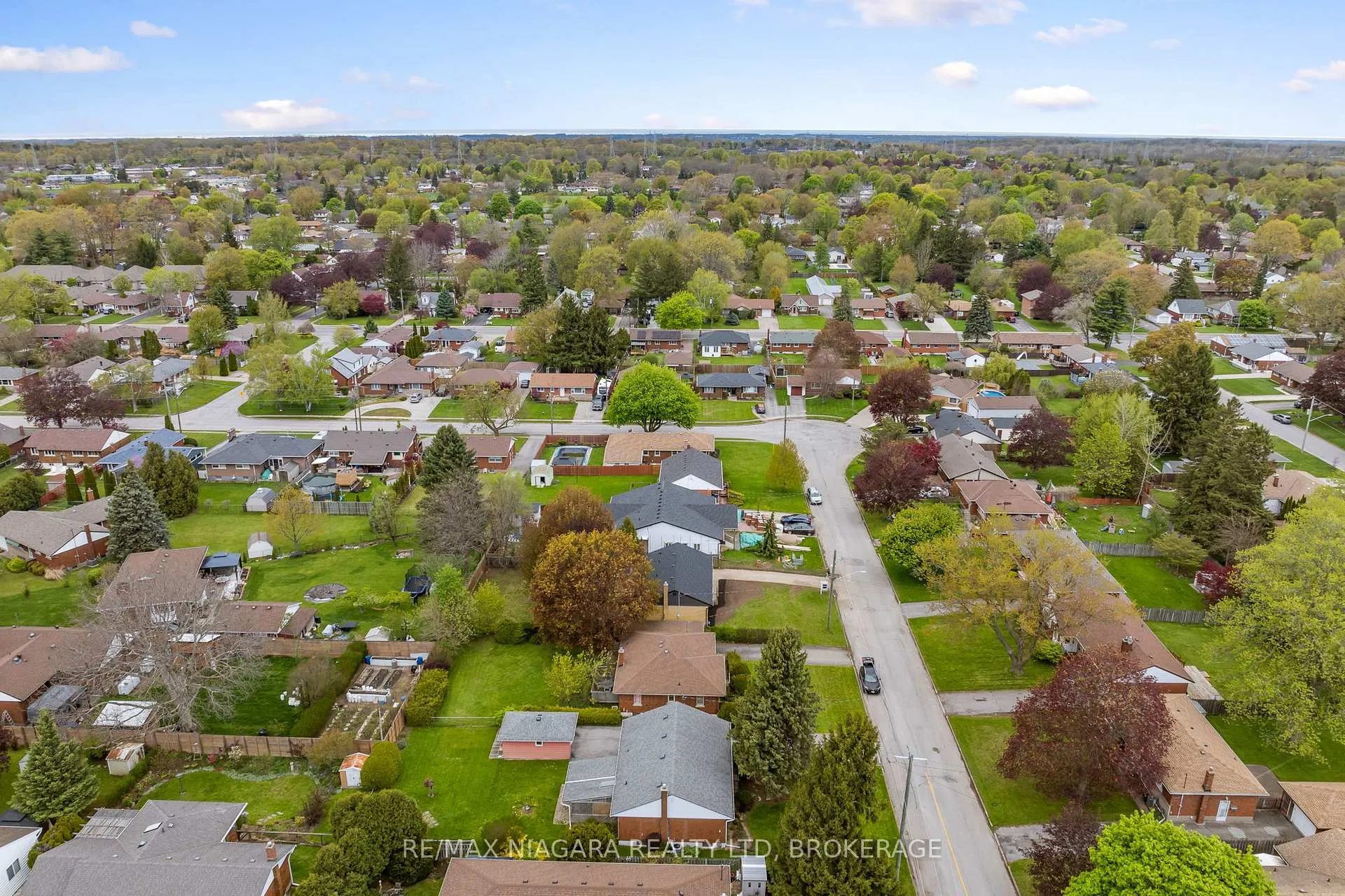 Photo 34 of 3555 Gainsborough Avenue, Niagara Falls, Stamford — HOMEH