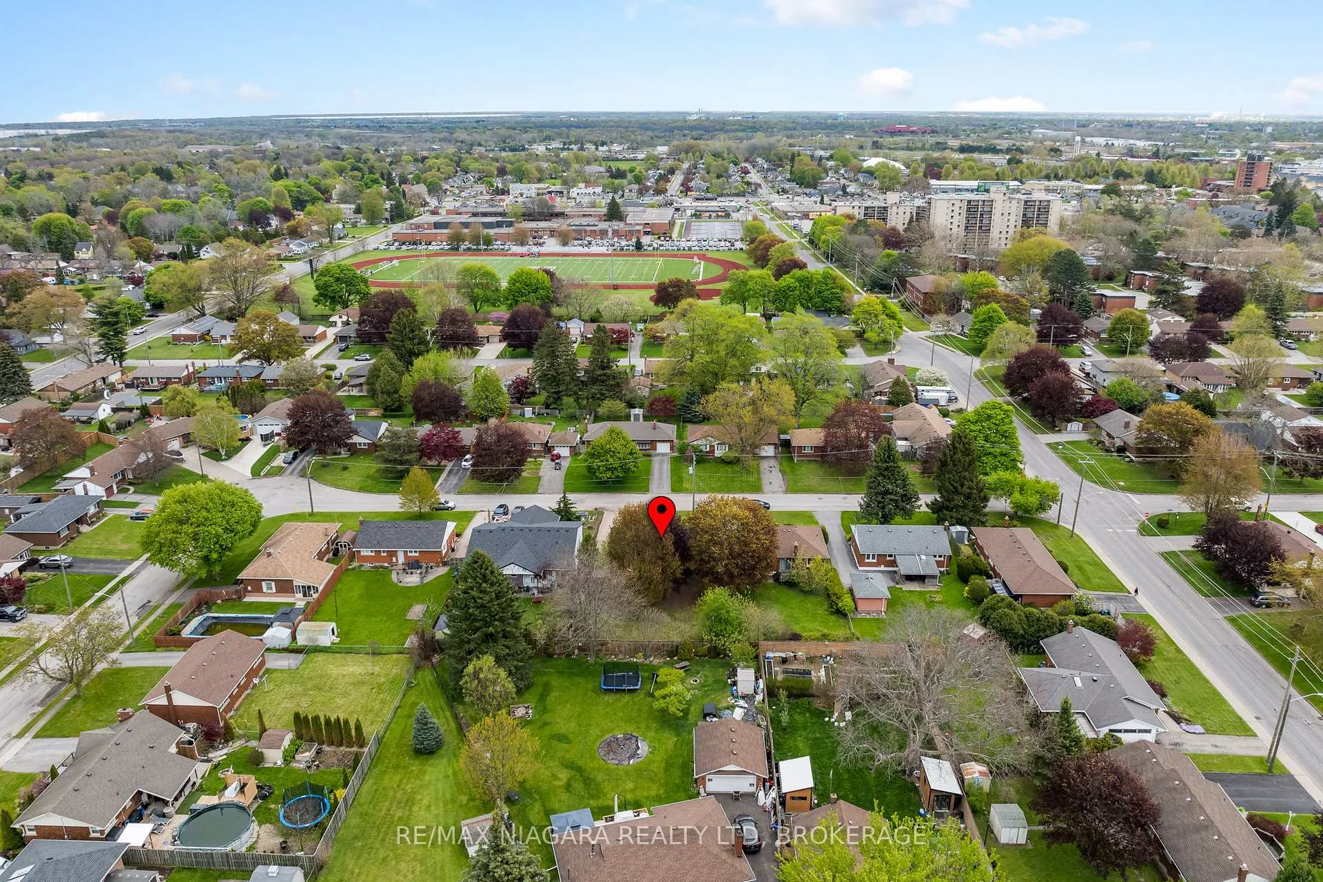 Photo 35 of 3555 Gainsborough Avenue, Niagara Falls, Stamford — HOMEH