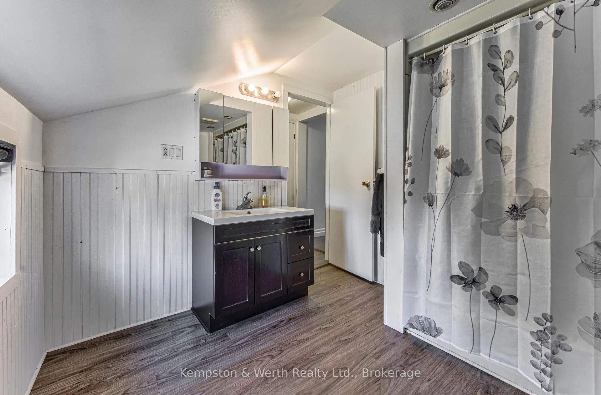 Photo 17 of 573 Queen Street E, St. Marys — HOMEH