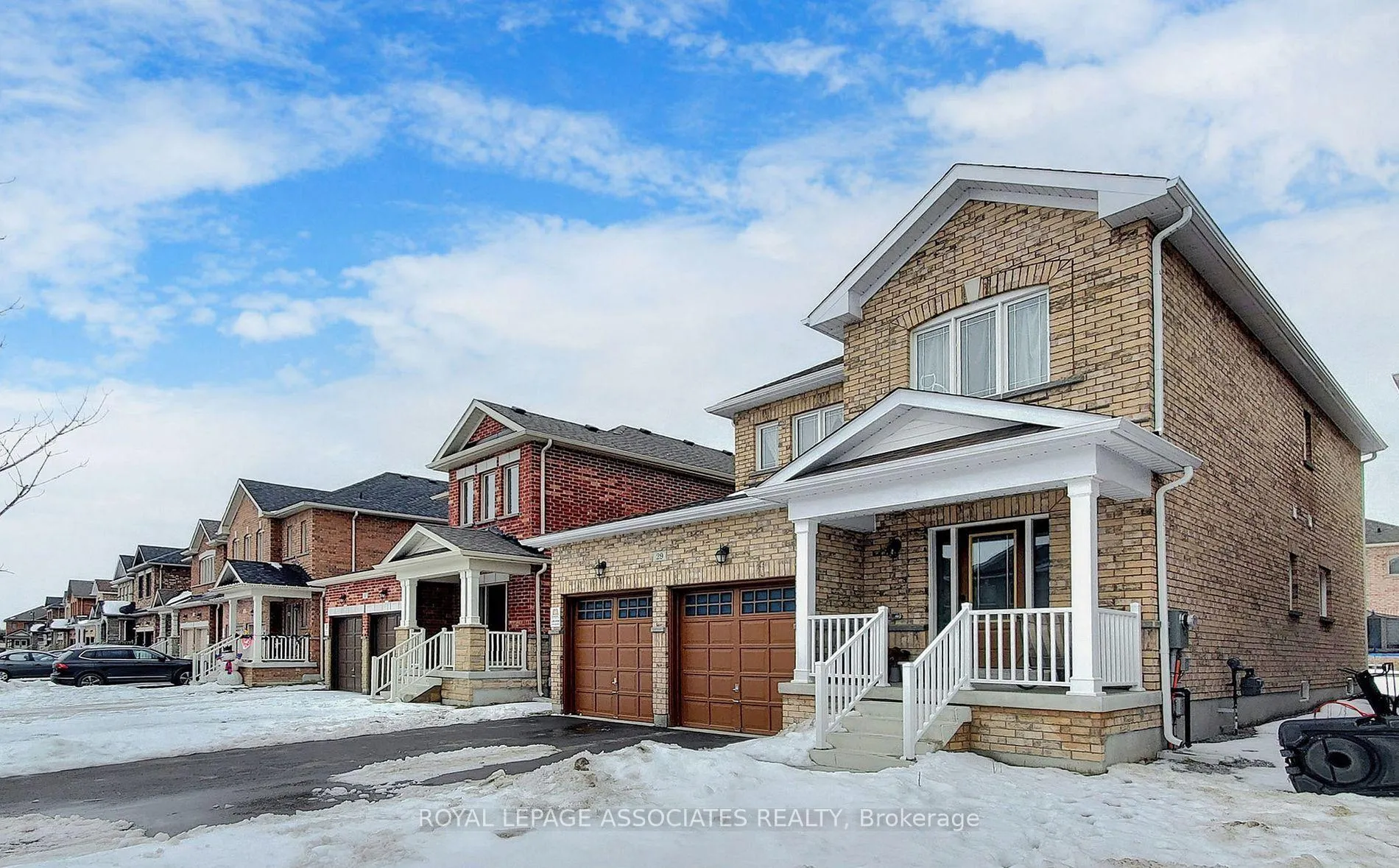 Photo 2 of 29 Jardine Street, Brock, Beaverton — HOMEH