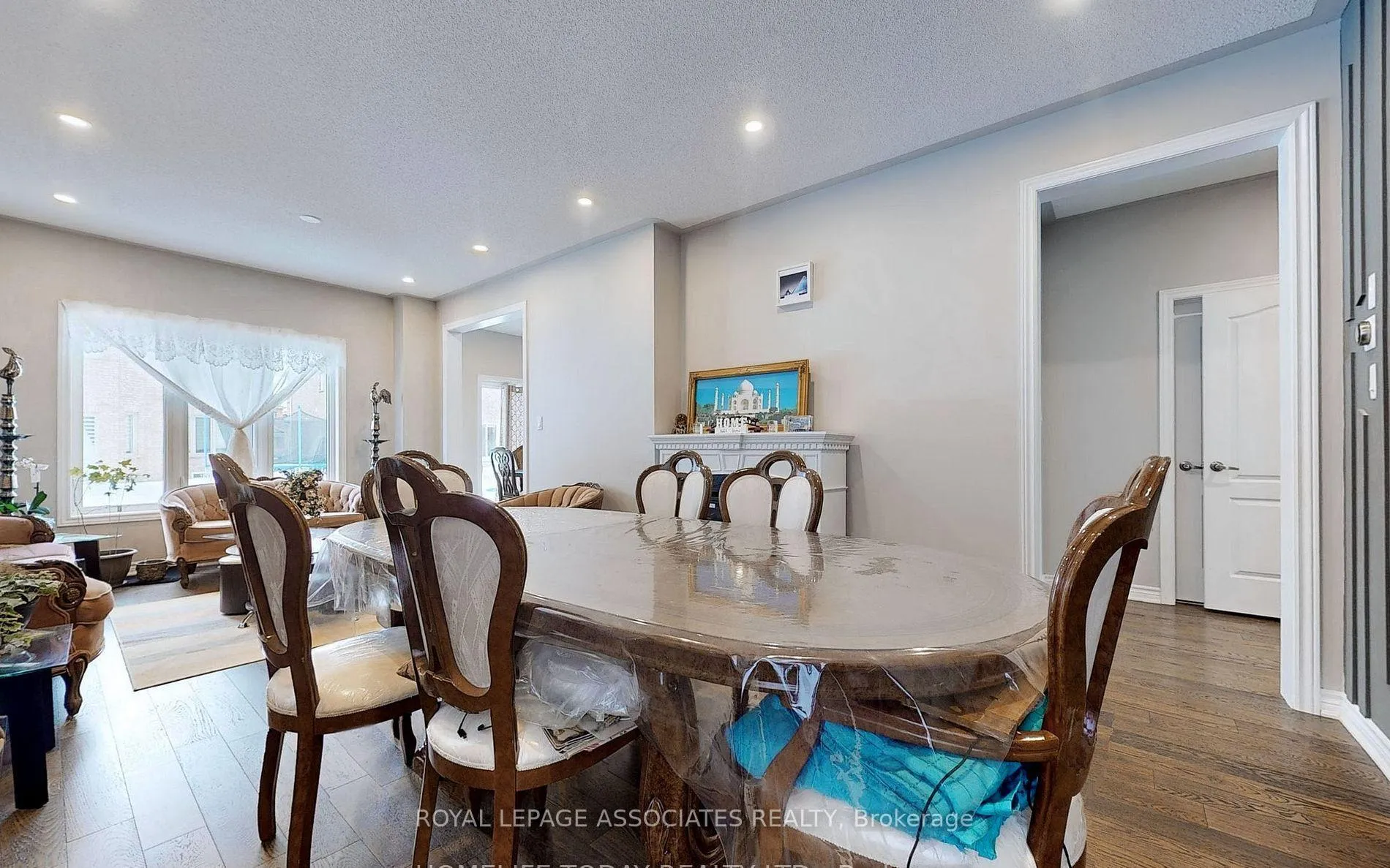 Photo 7 of 29 Jardine Street, Brock, Beaverton — HOMEH
