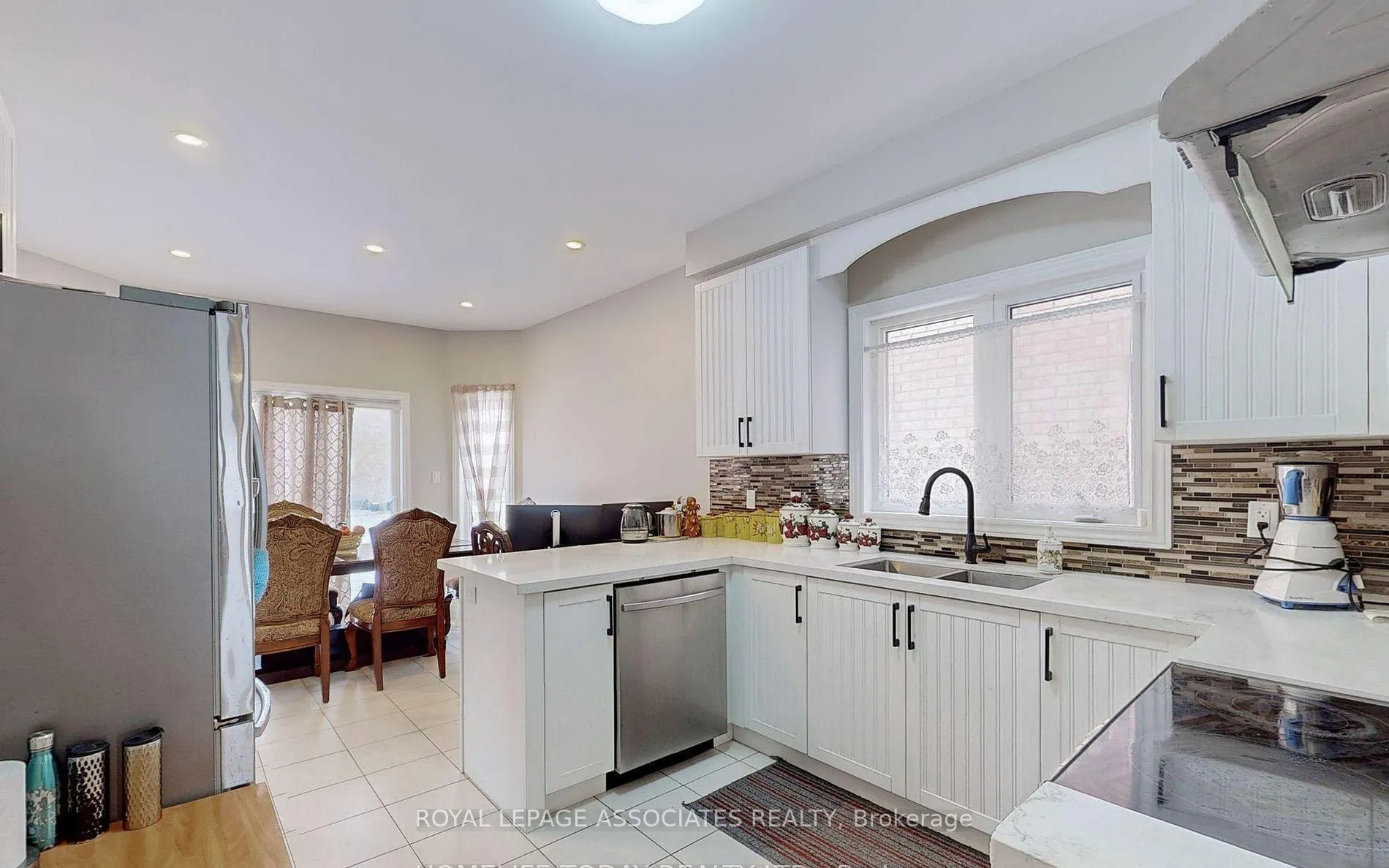 Photo 9 of 29 Jardine Street, Brock, Beaverton — HOMEH