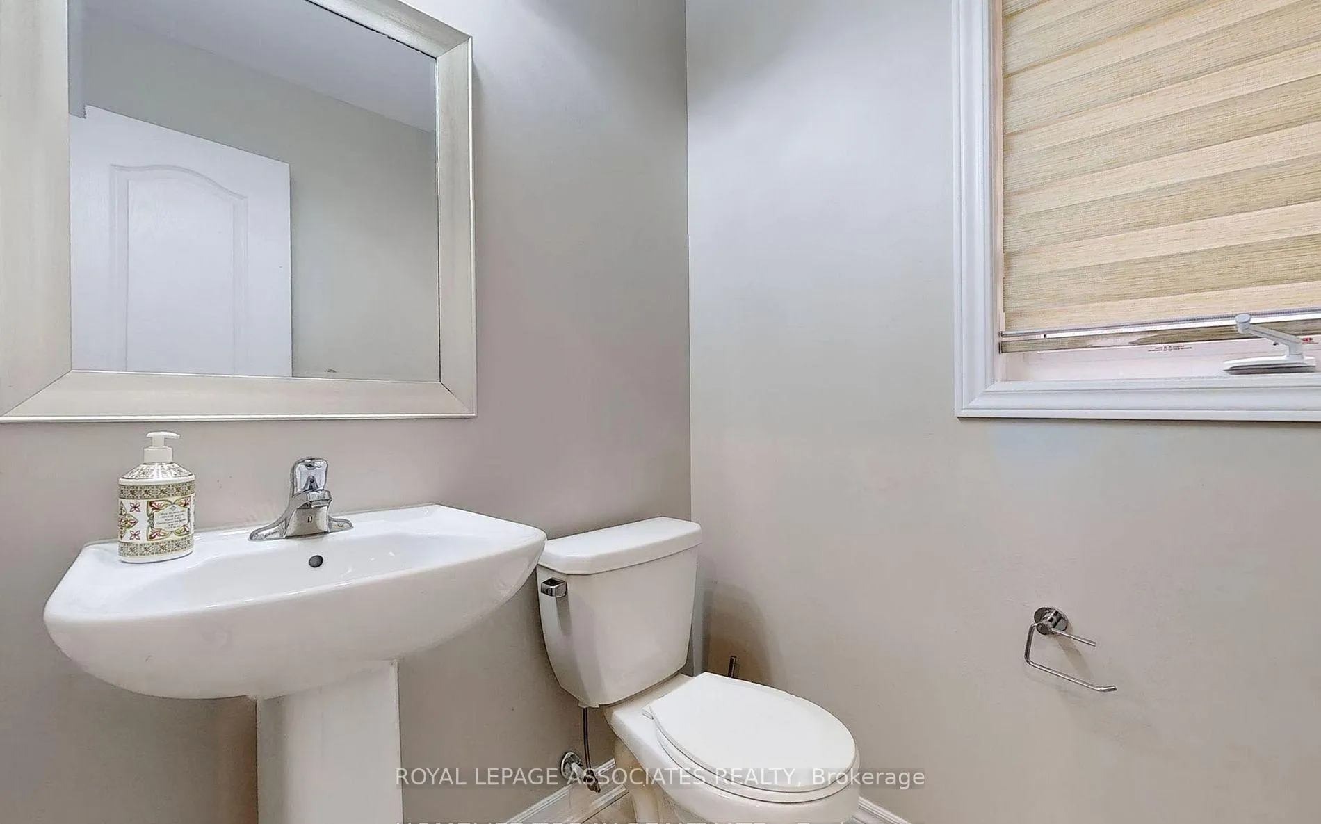 Photo 13 of 29 Jardine Street, Brock, Beaverton — HOMEH