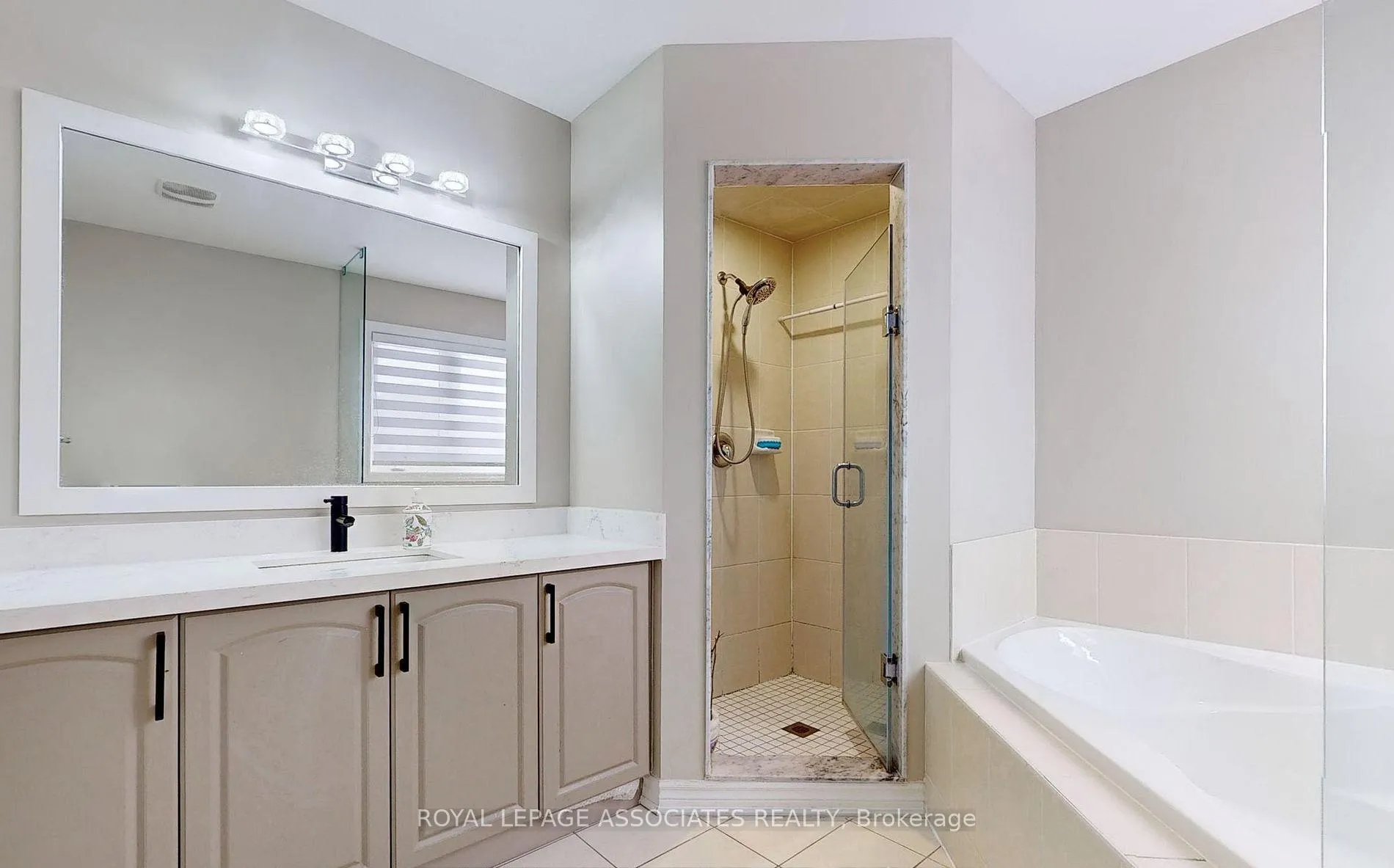 Photo 21 of 29 Jardine Street, Brock, Beaverton — HOMEH