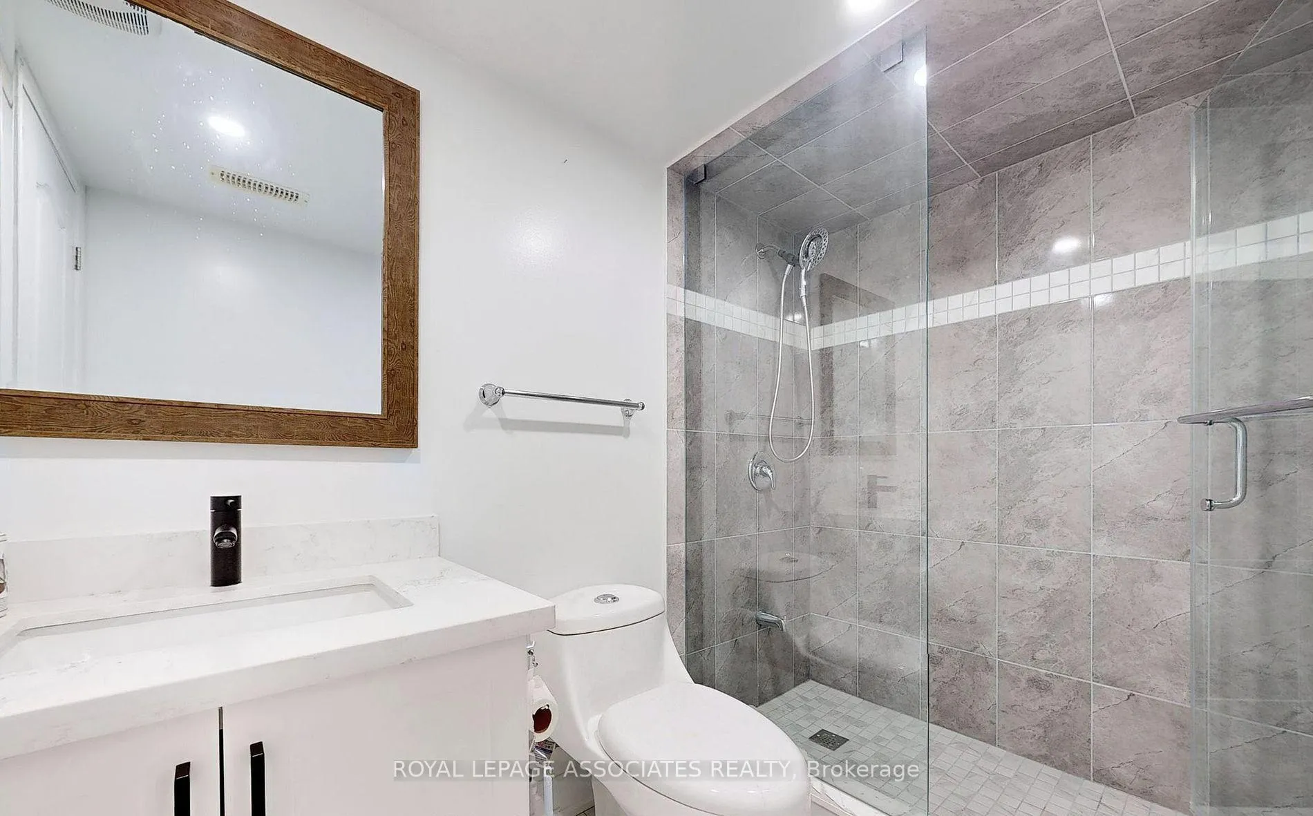 Photo 36 of 29 Jardine Street, Brock, Beaverton — HOMEH