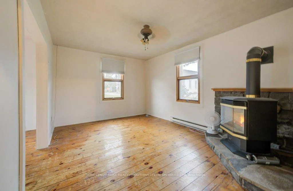 Photo 10 of 99 Woolwich Street S, Woolwich, Breslau — HOMEH