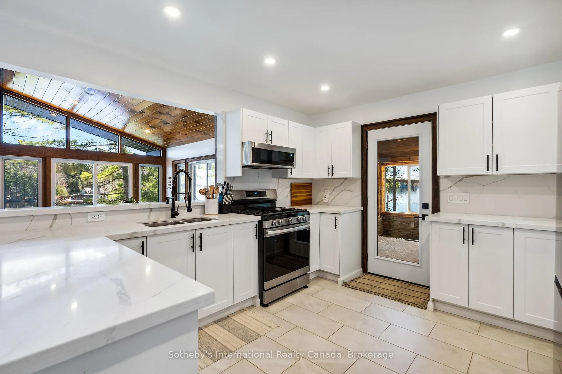 Photo 9 of 29 Beachgrove Island 33LM, Gravenhurst, Muskoka (S) — HOMEH
