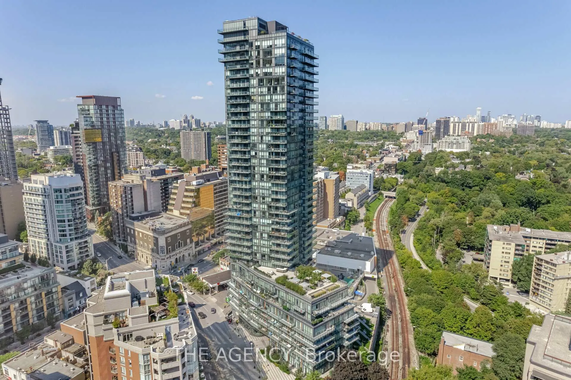 Photo 2 of Unit 105, 825 Church Street, Toronto, Rosedale-Moore Park — HOMEH