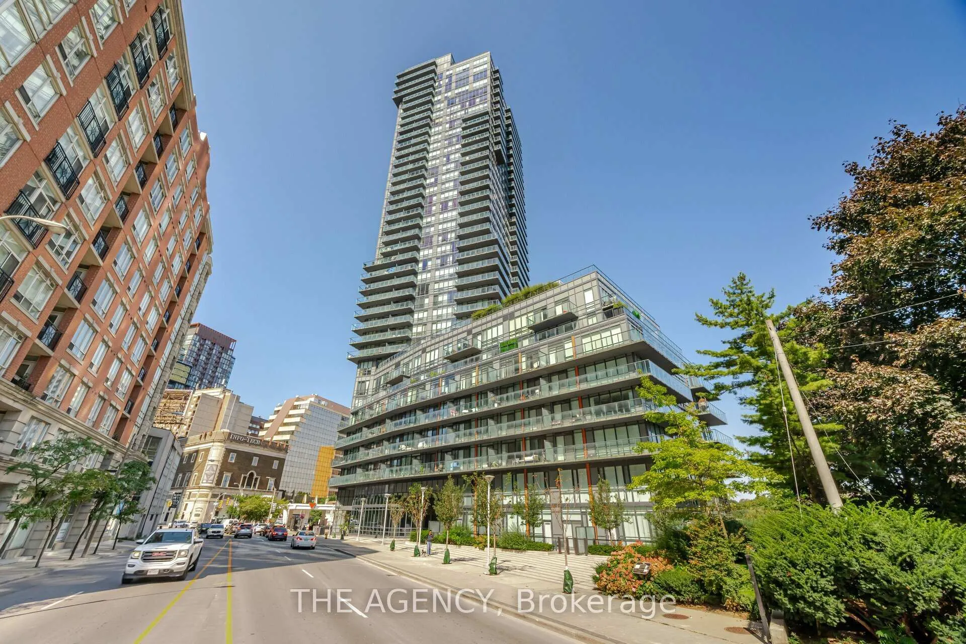 Photo 3 of Unit 105, 825 Church Street, Toronto, Rosedale-Moore Park — HOMEH