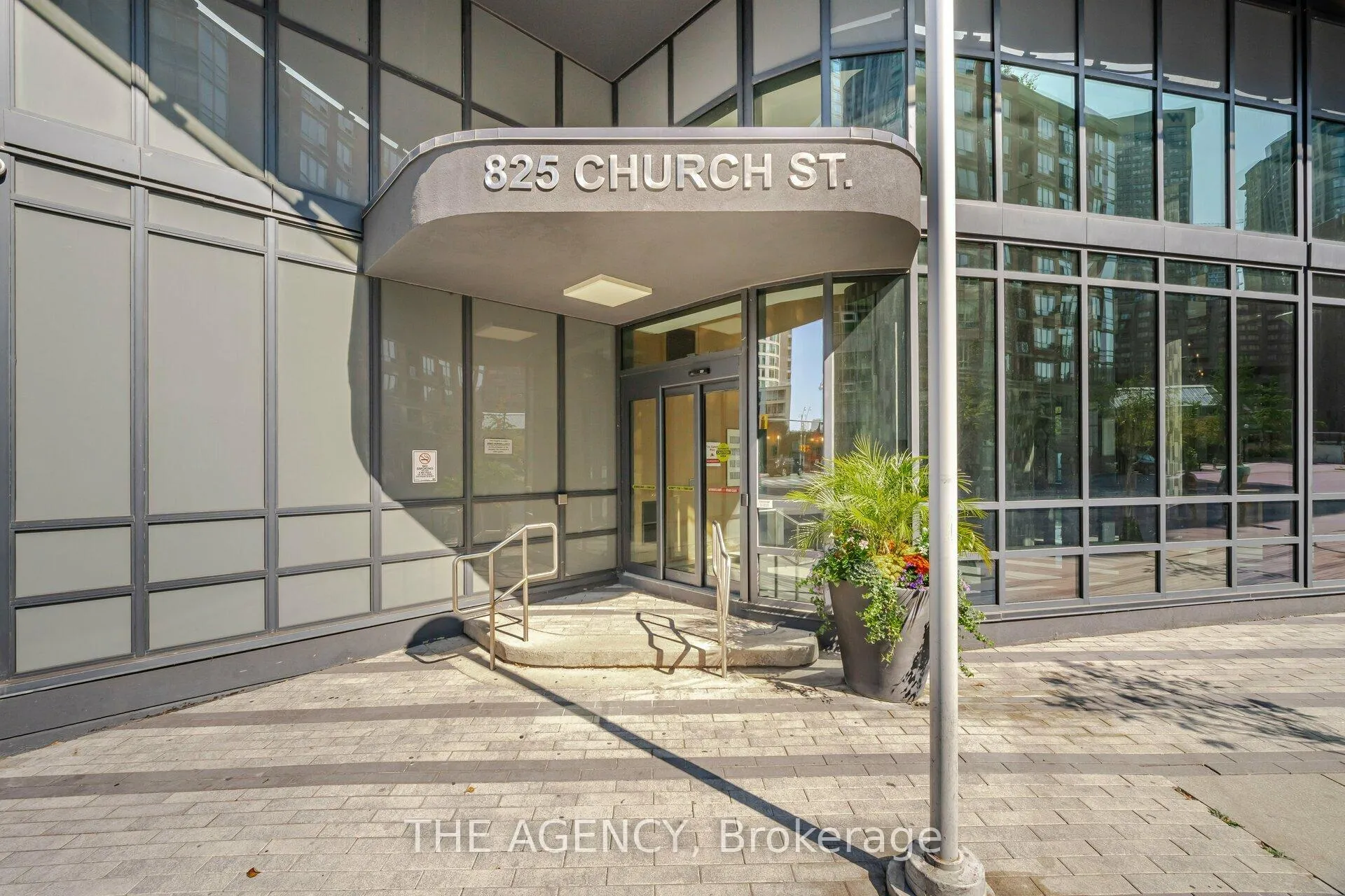 Photo 4 of Unit 105, 825 Church Street, Toronto, Rosedale-Moore Park — HOMEH