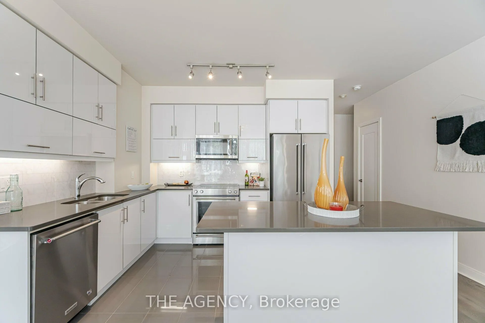 Photo 10 of Unit 105, 825 Church Street, Toronto, Rosedale-Moore Park — HOMEH