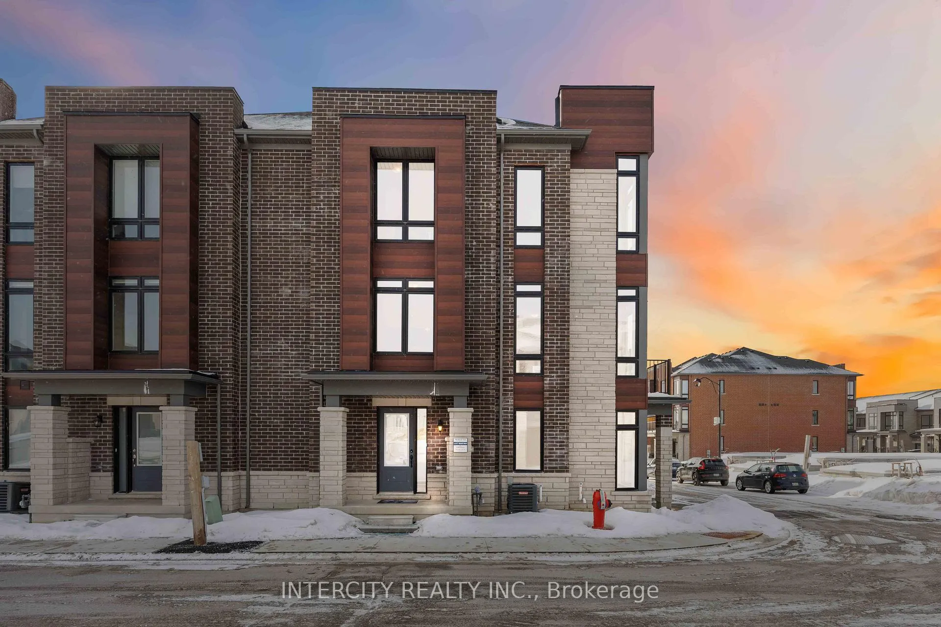 Photo 1 of 43 Griffith Street, Aurora, Bayview Northeast — HOMEH