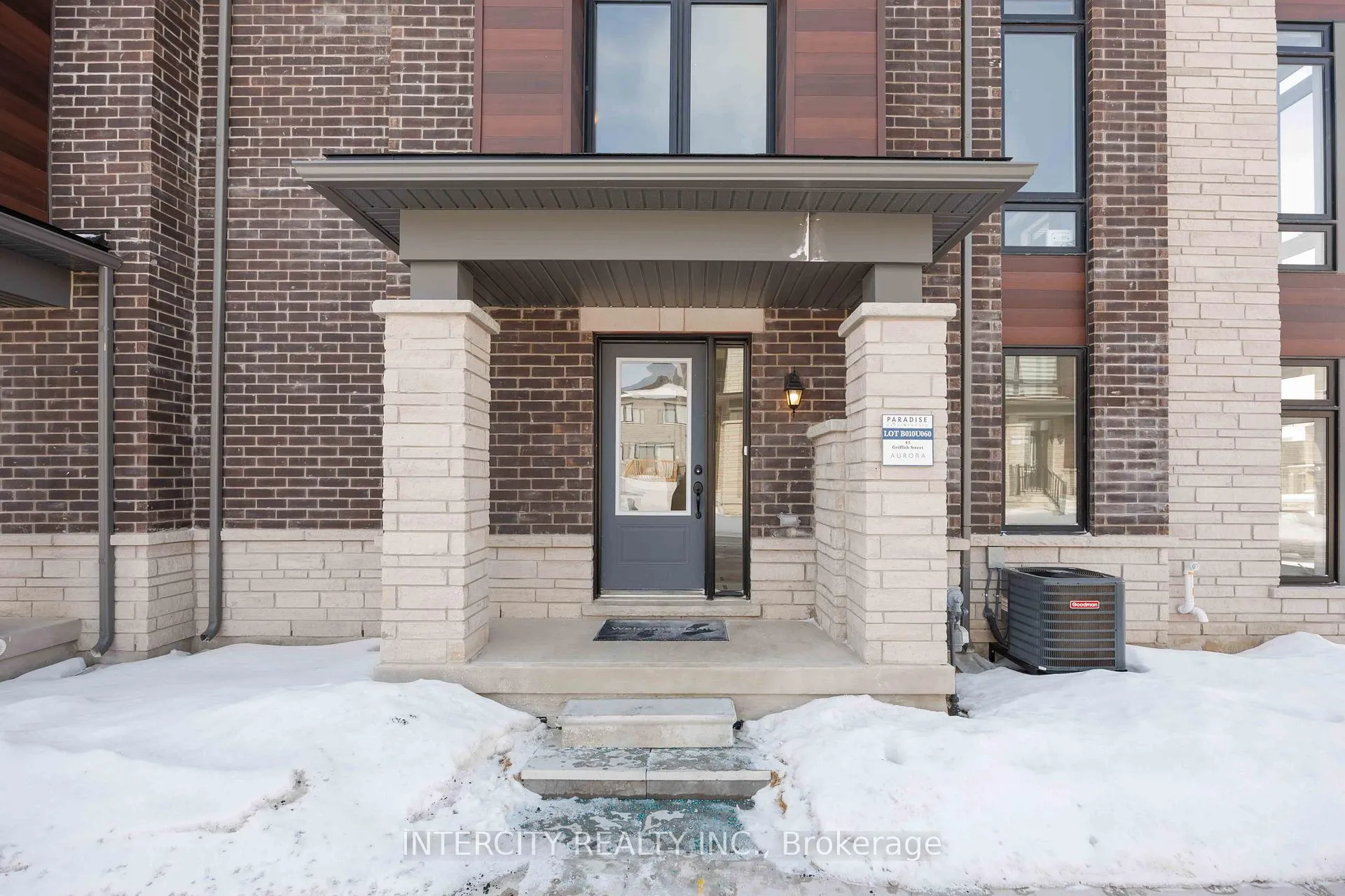 Photo 2 of 43 Griffith Street, Aurora, Bayview Northeast — HOMEH