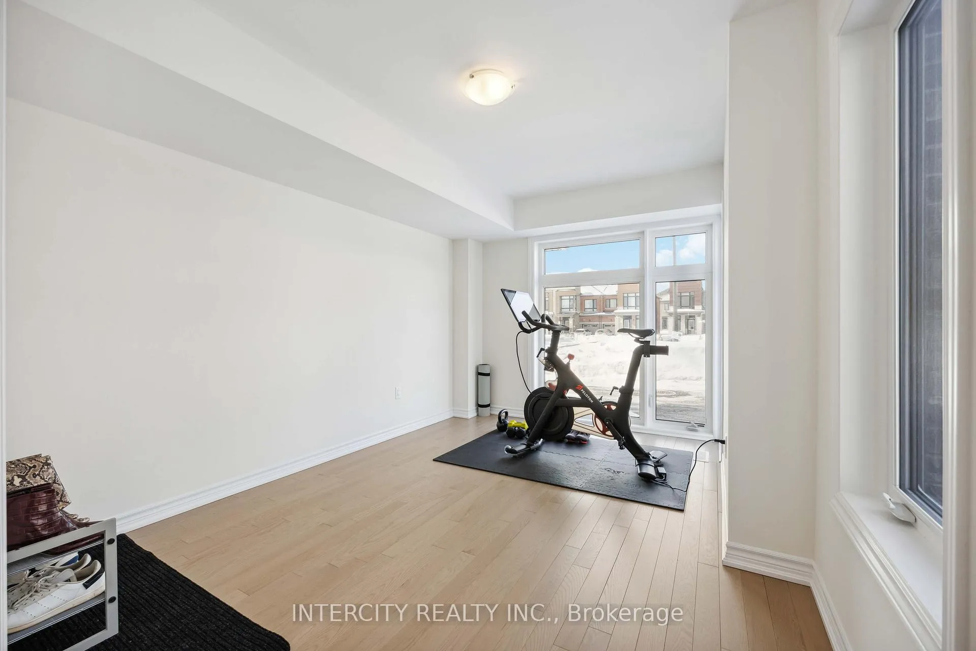 Photo 5 of 43 Griffith Street, Aurora, Bayview Northeast — HOMEH