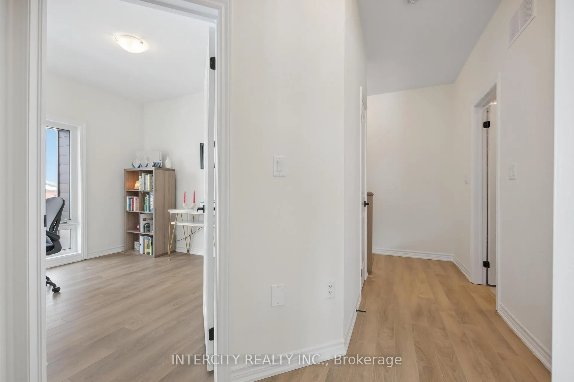 Photo 18 of 43 Griffith Street, Aurora, Bayview Northeast — HOMEH