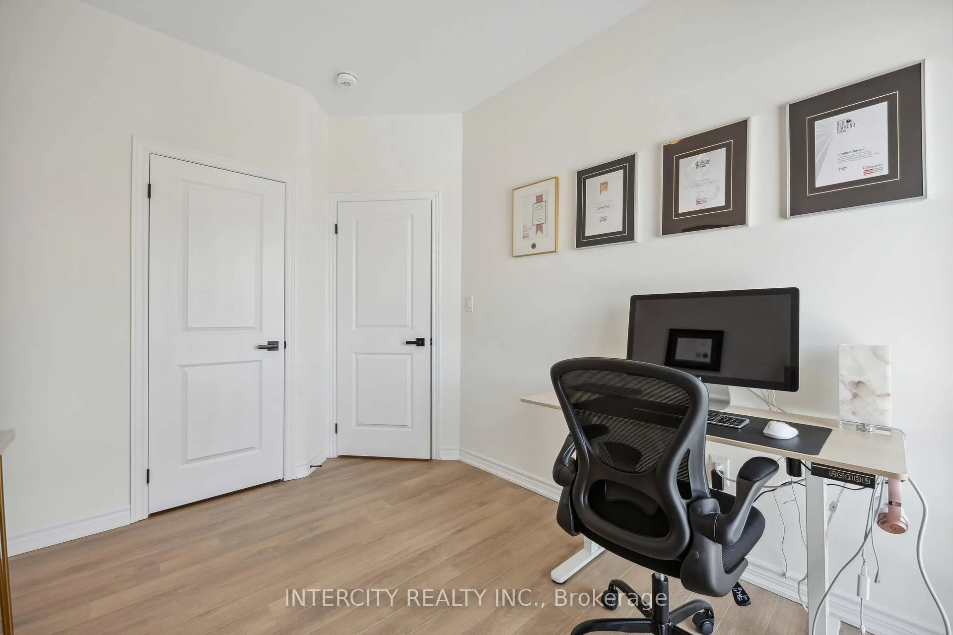 Photo 23 of 43 Griffith Street, Aurora, Bayview Northeast — HOMEH
