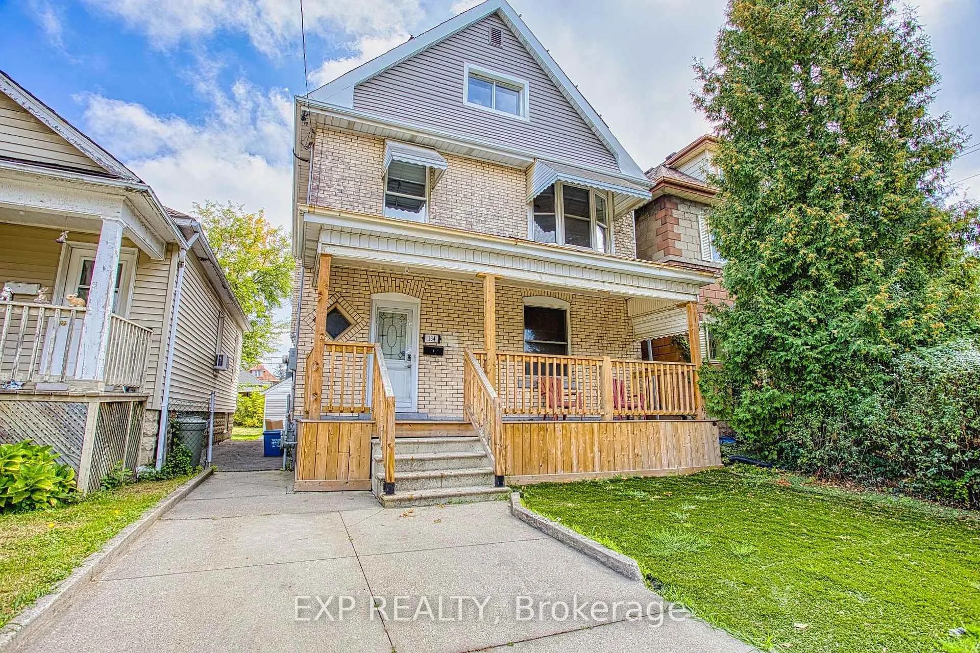 Photo 1 of 134 Rosslyn Avenue N, Hamilton, Crown Point — HOMEH