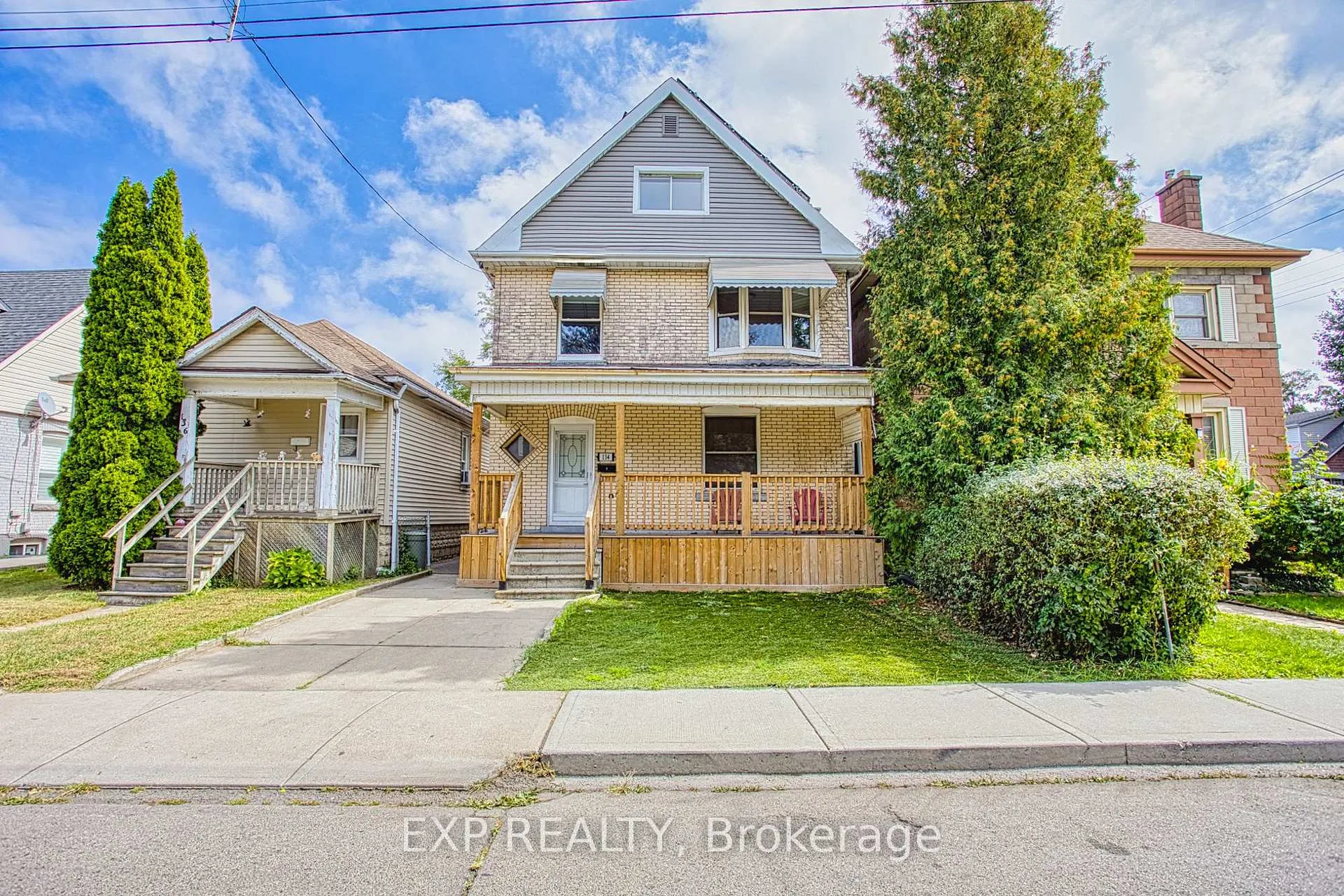 Photo 2 of 134 Rosslyn Avenue N, Hamilton, Crown Point — HOMEH