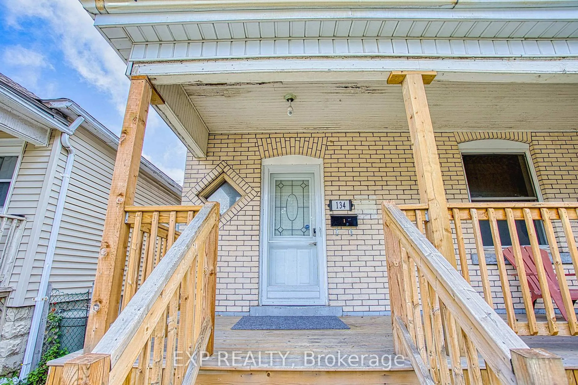 Photo 4 of 134 Rosslyn Avenue N, Hamilton, Crown Point — HOMEH