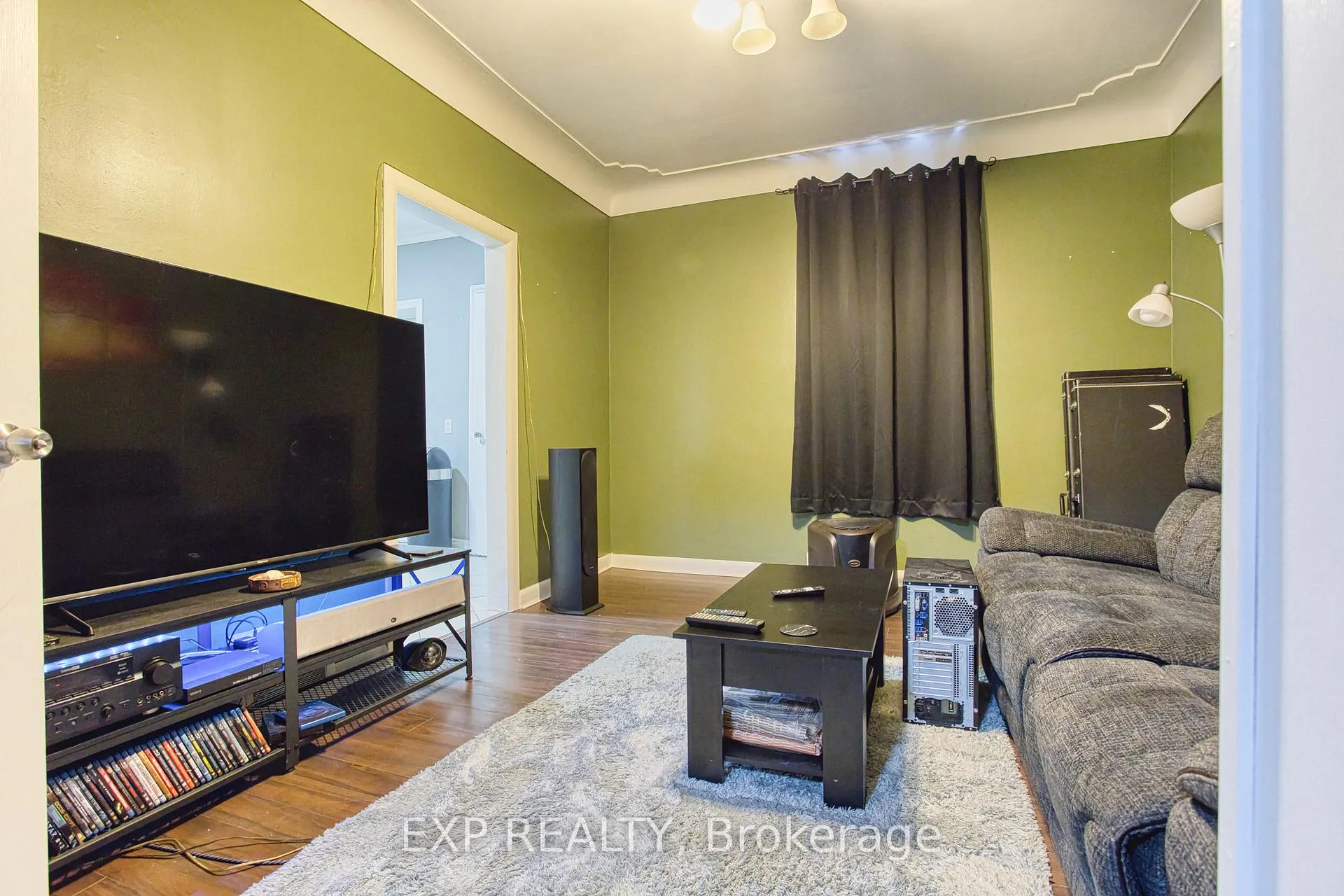 Photo 8 of 134 Rosslyn Avenue N, Hamilton, Crown Point — HOMEH