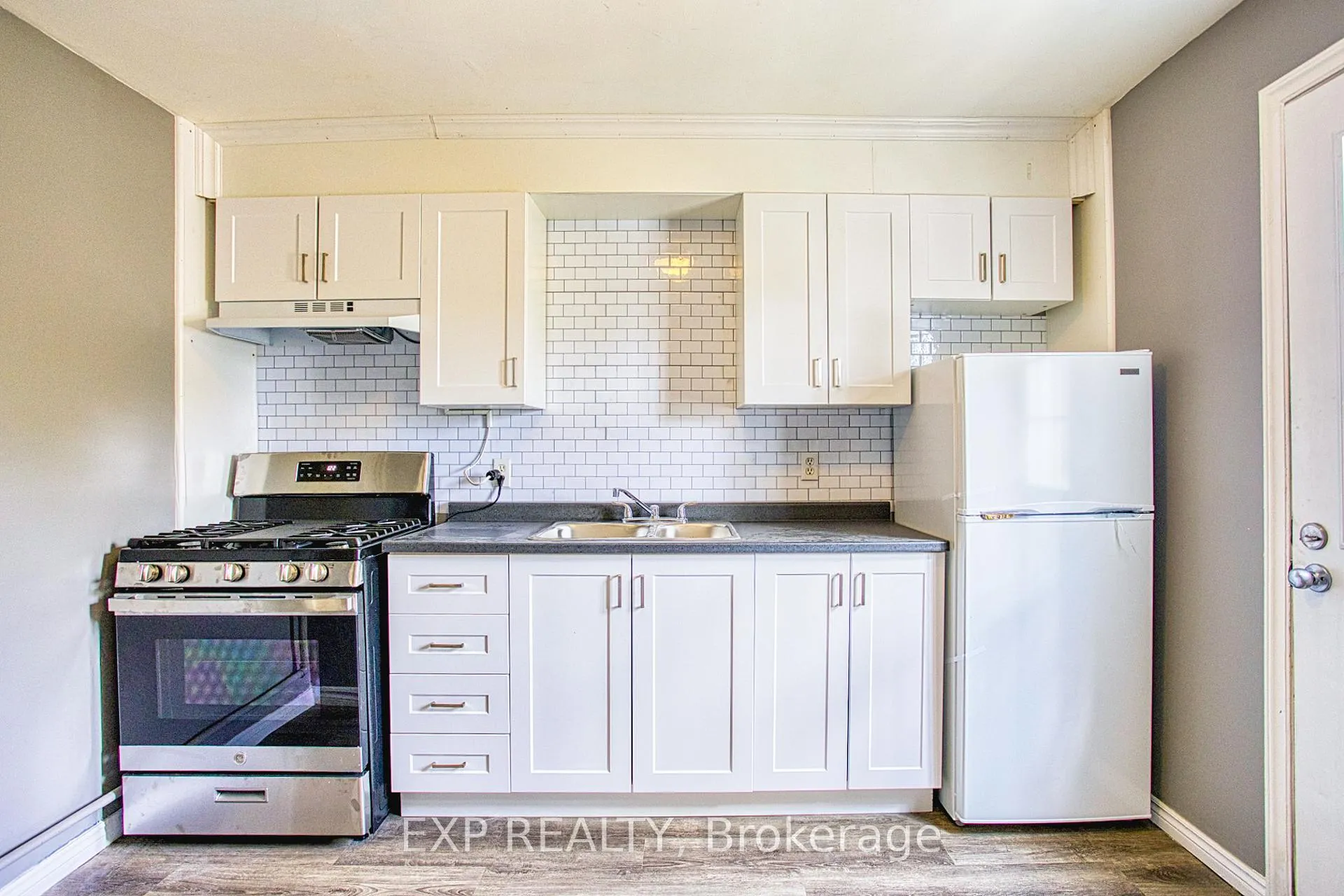 Photo 13 of 134 Rosslyn Avenue N, Hamilton, Crown Point — HOMEH