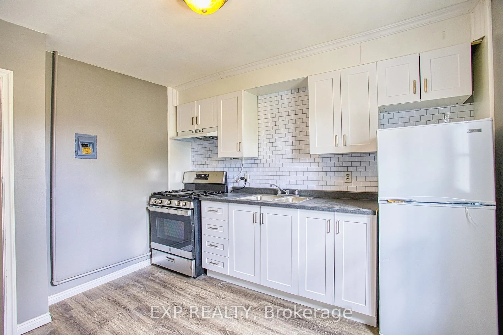 Photo 14 of 134 Rosslyn Avenue N, Hamilton, Crown Point — HOMEH