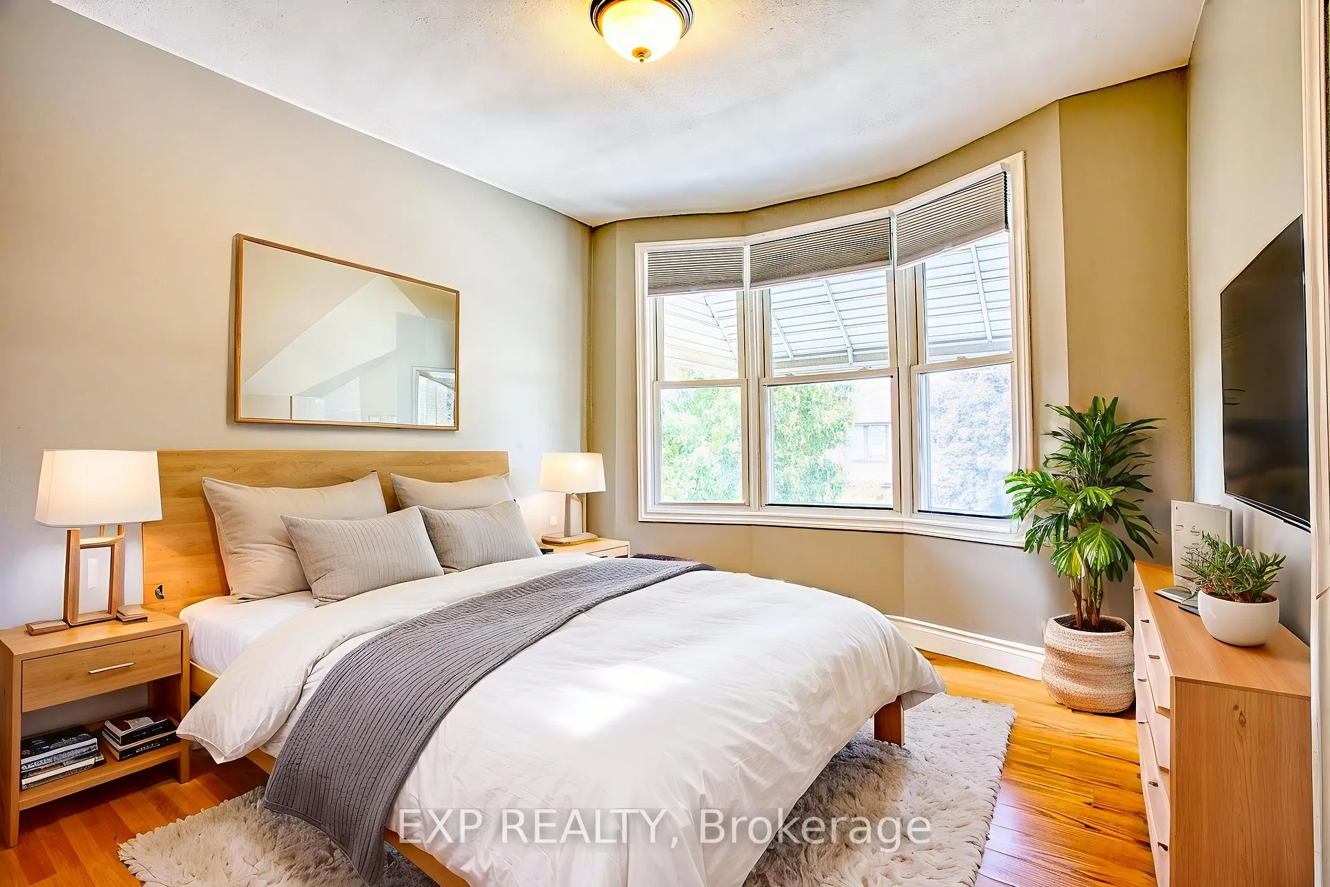 Photo 16 of 134 Rosslyn Avenue N, Hamilton, Crown Point — HOMEH
