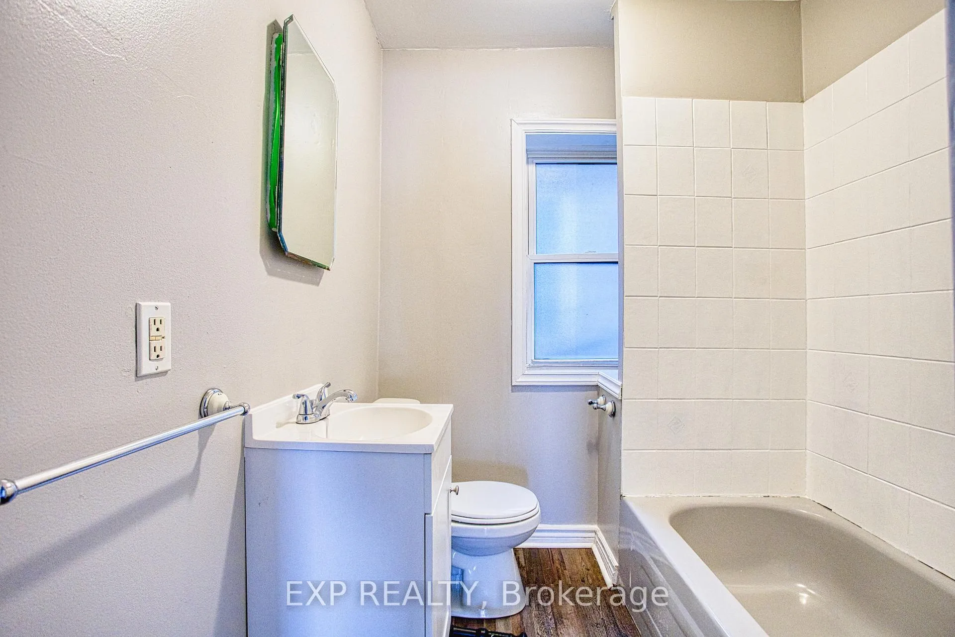 Photo 18 of 134 Rosslyn Avenue N, Hamilton, Crown Point — HOMEH