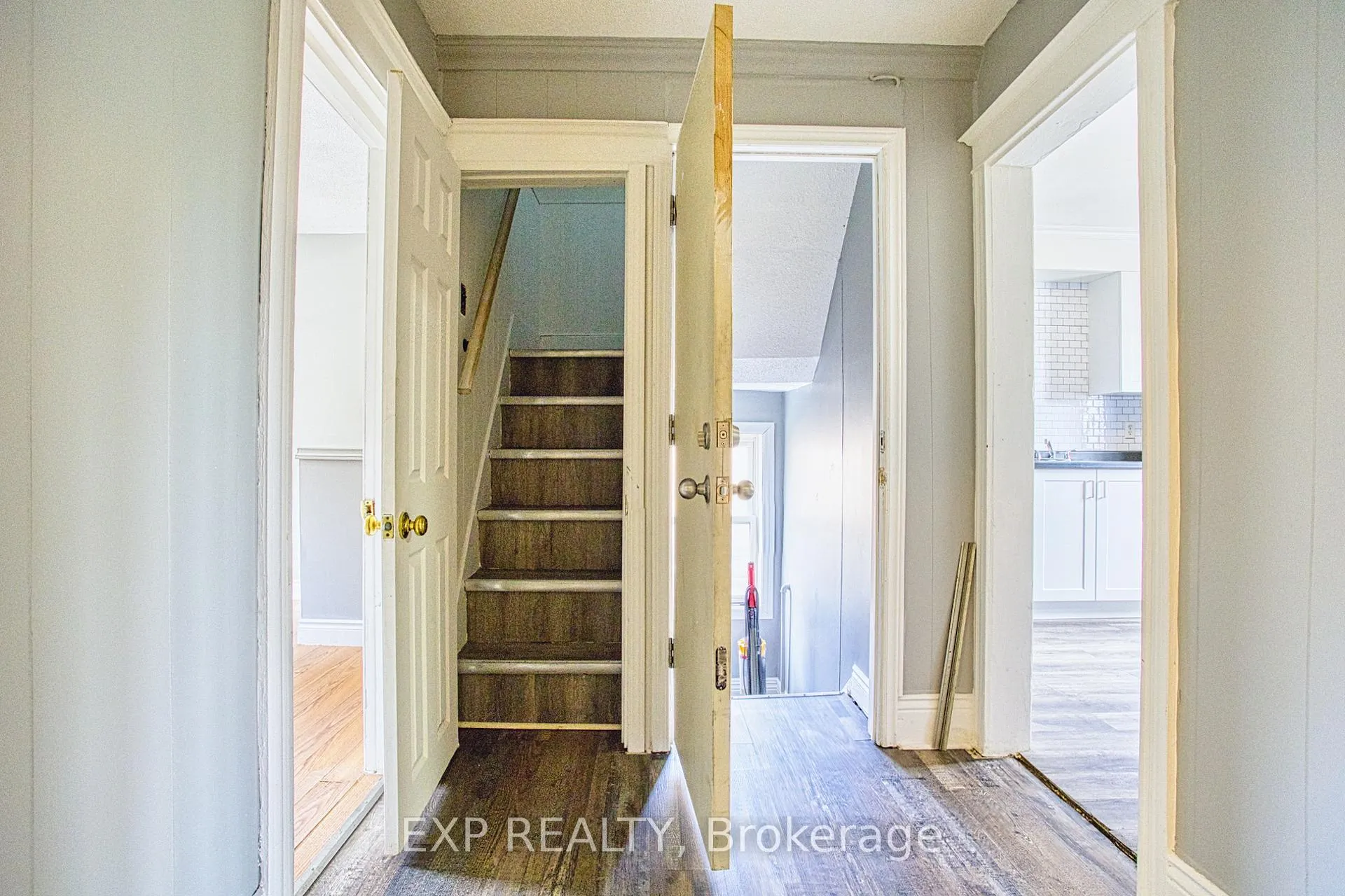 Photo 19 of 134 Rosslyn Avenue N, Hamilton, Crown Point — HOMEH
